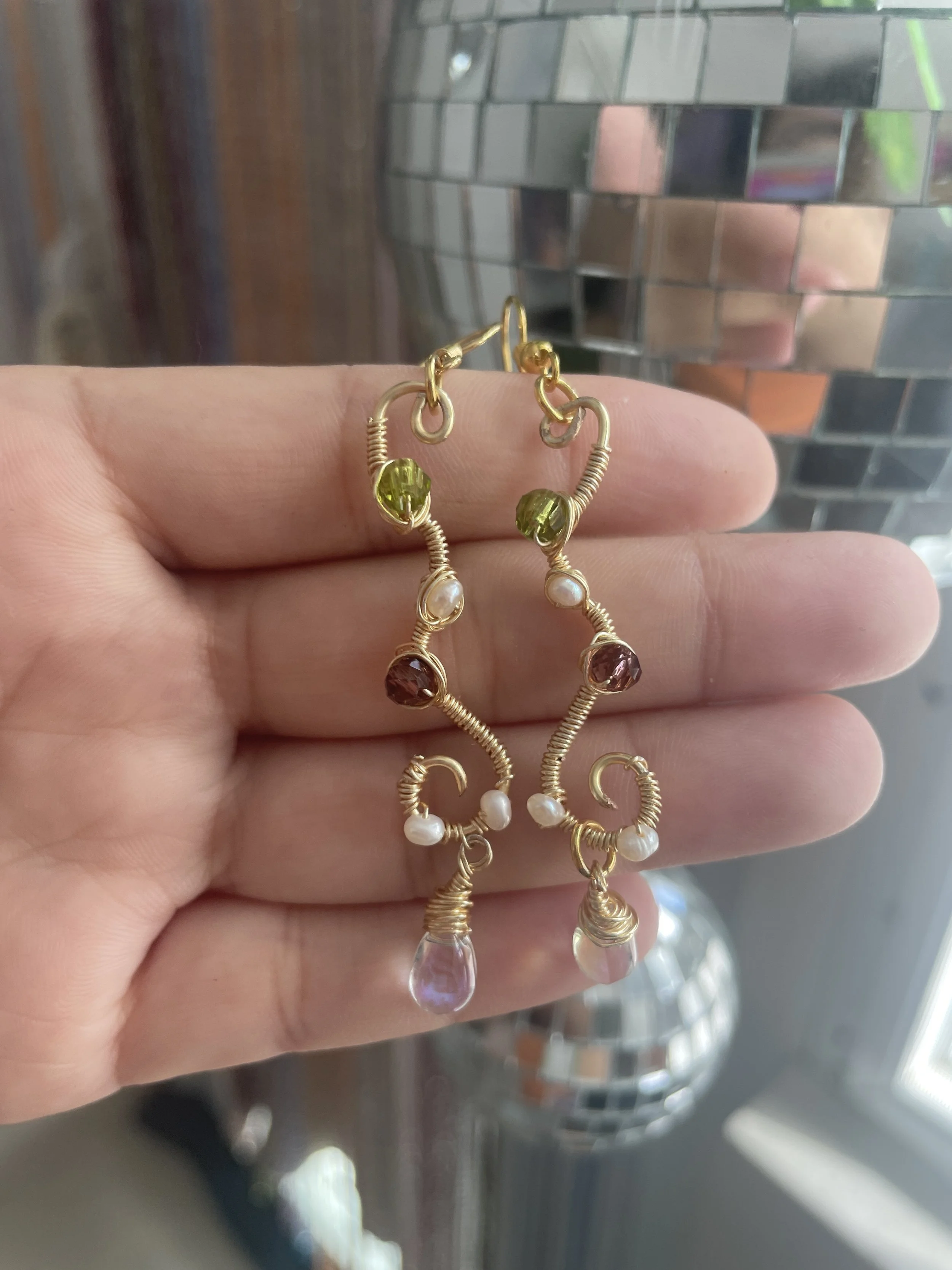 Swirl pearl earrings