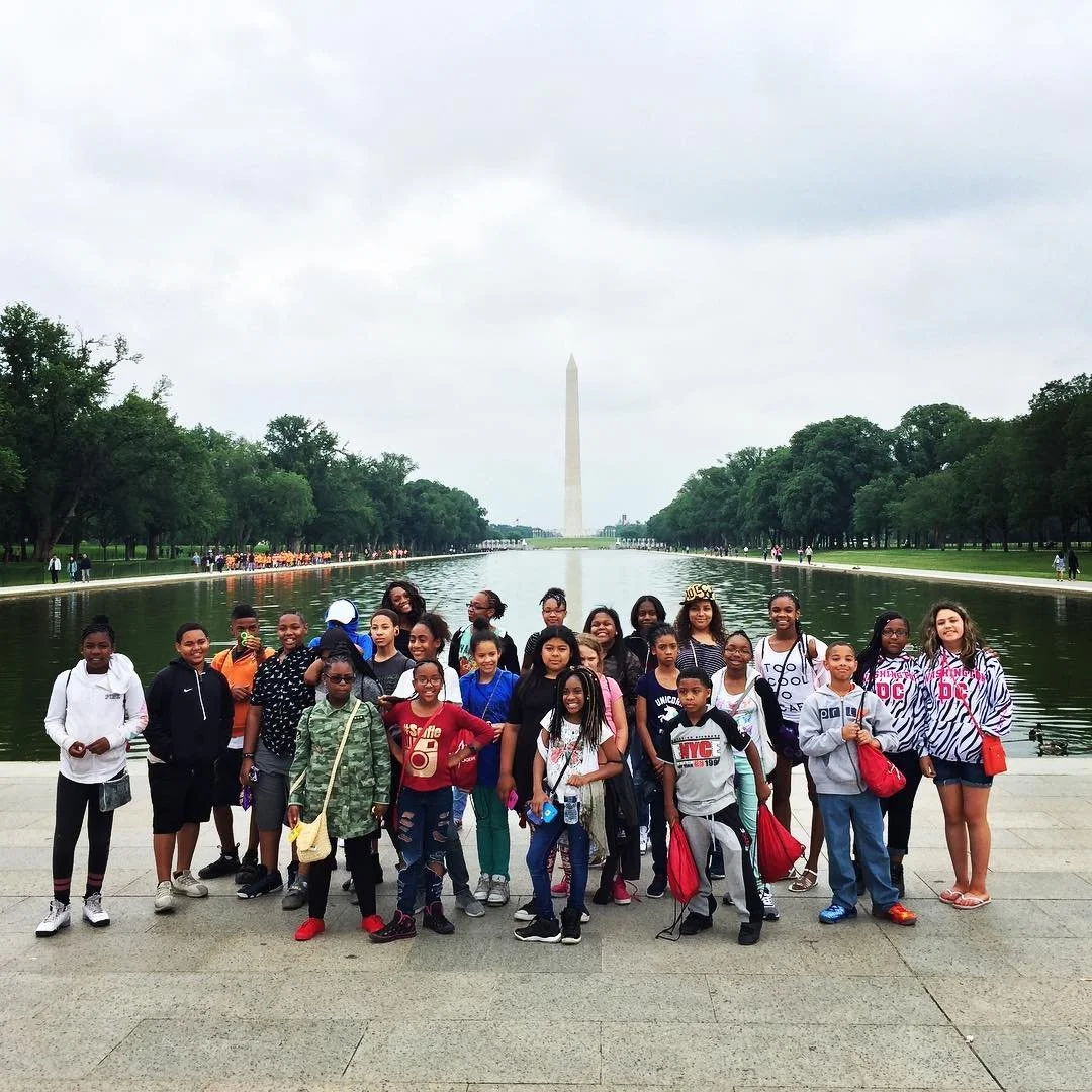 Students-Washington-Monument