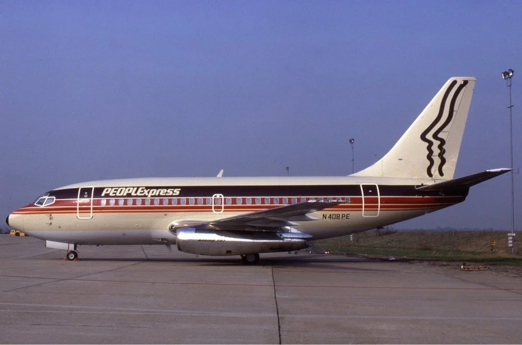 PeopleExpress B-737. The two-faced tail.