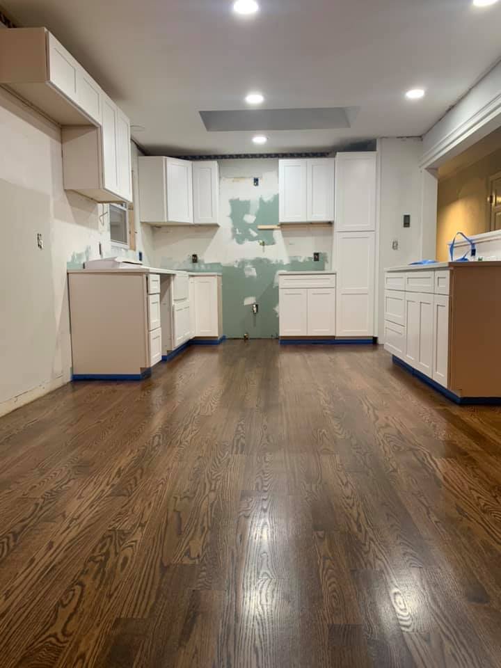 Hiring a hardwood flooring contractor in Rhode Island? Ask these 7 questions before installation or refinishing to protect your home and investment.