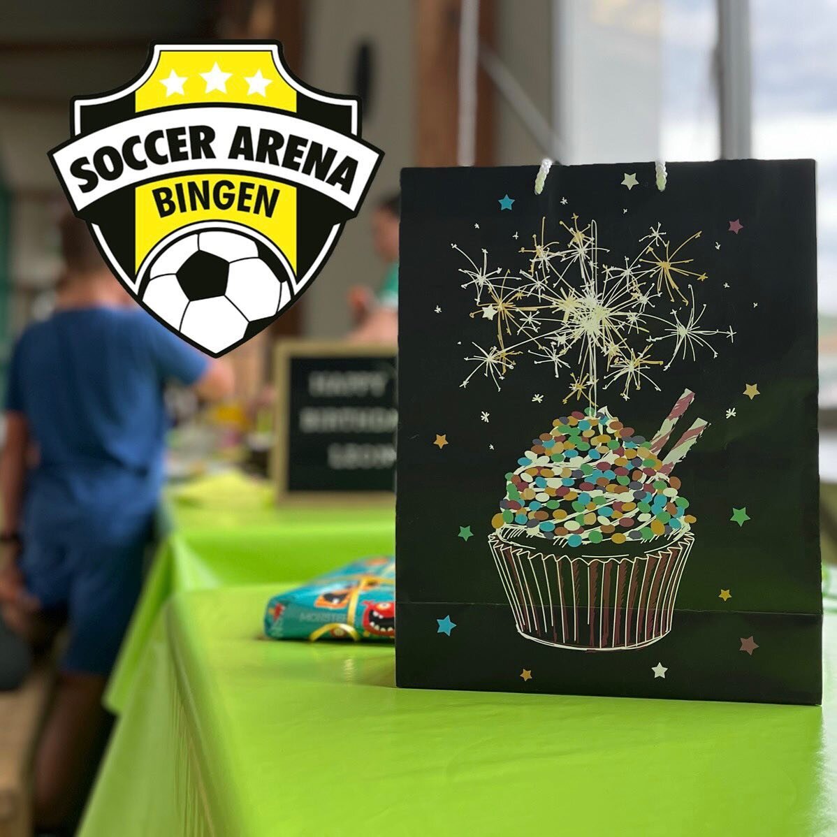 Kindergeburtstag in der Soccer Arena Bingen 🎉⚽️ 

Bieten Sie Ihrem Kind ein besonderes Erlebnis: Mit allen Freunden Fu&szlig;ball spielen und feiern. Auch die Eltern d&uuml;rfen gerne mitfeiern. Keine Vorbereitung &ndash; kein Geschirrsp&uuml;len &n