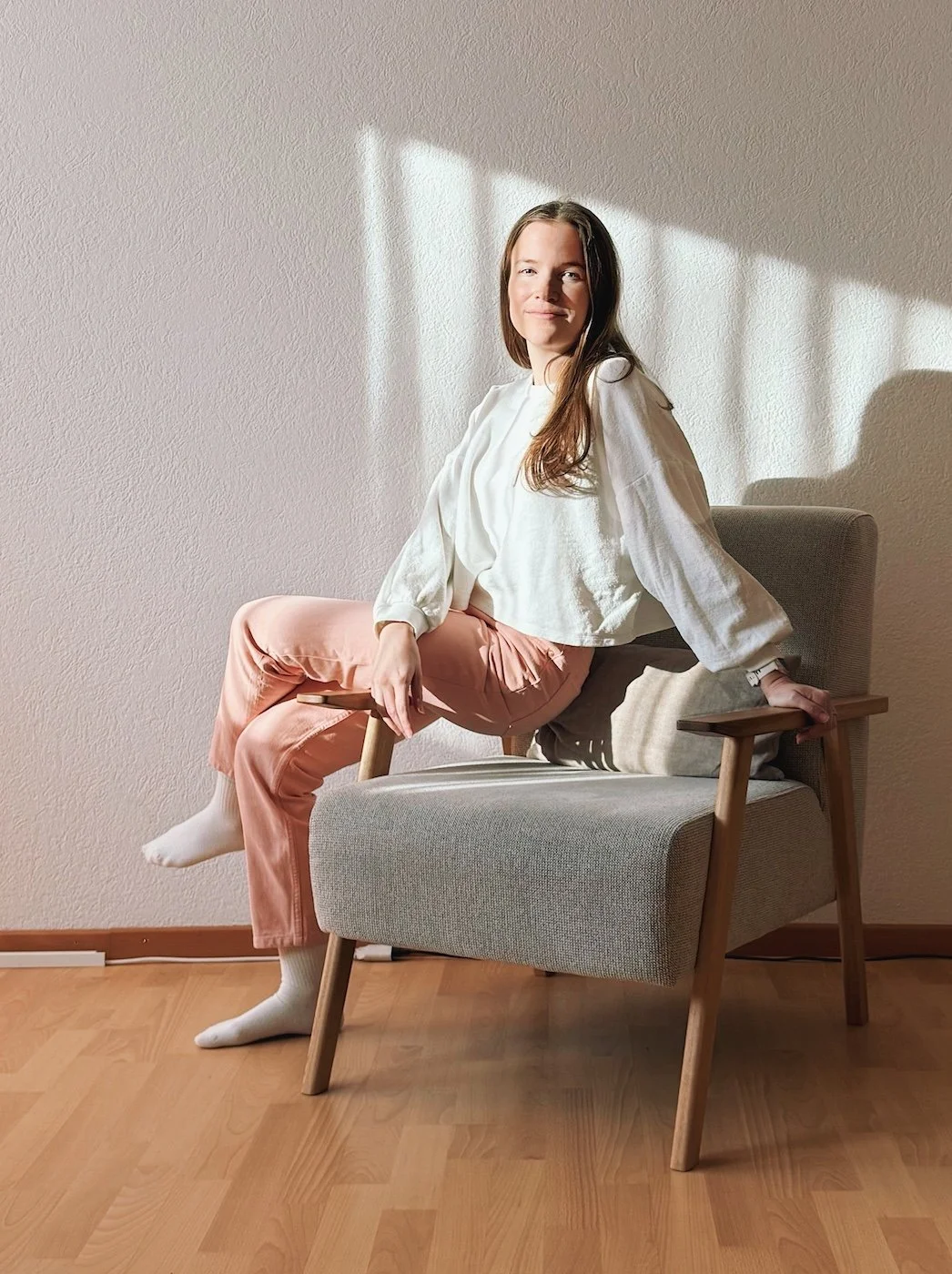 Isabel Nao in her Zurich energy healing practice
