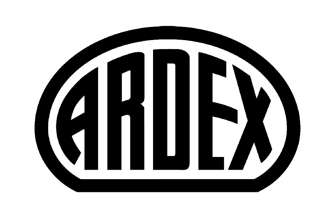 Logotipo en negro y blanco con la palabra 'ARDEX' en letras grandes y estilizadas dentro de un óvalo.