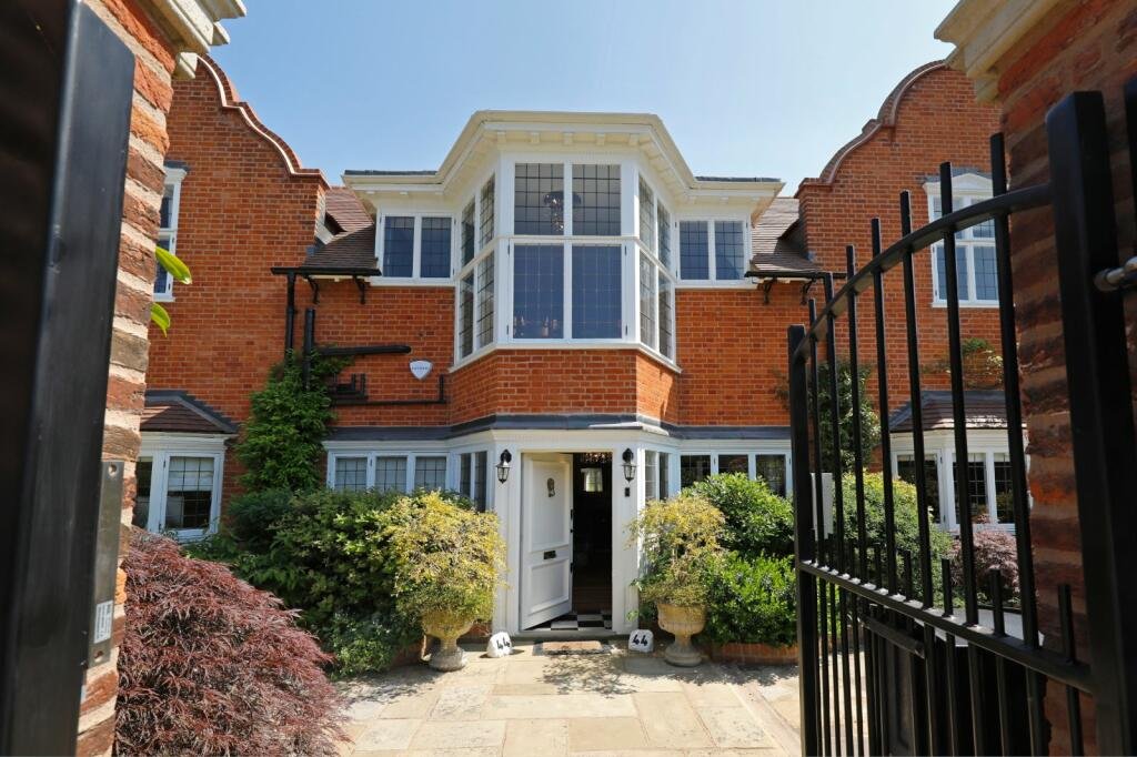 Timeless Interior Design in Wimbledon Village: Two Distinct Homes, One Design Philosophy