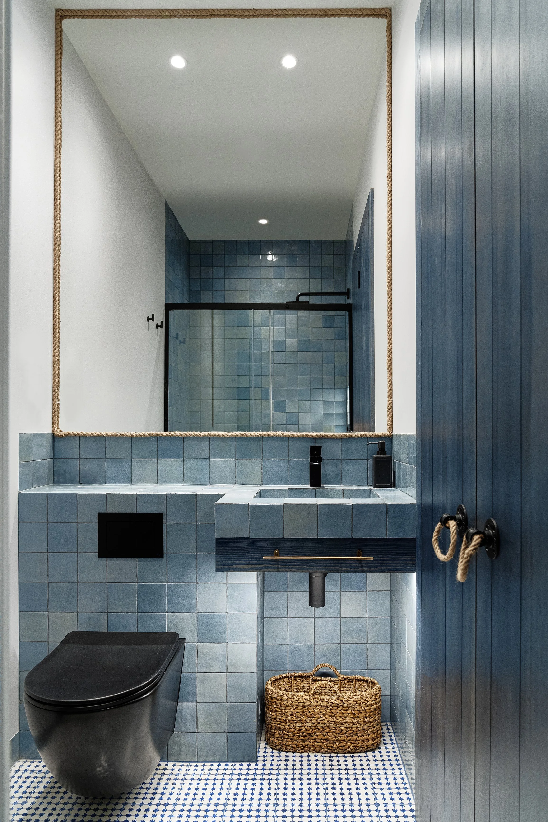 beach house primary bedroom en-suite zellinge blue tiles