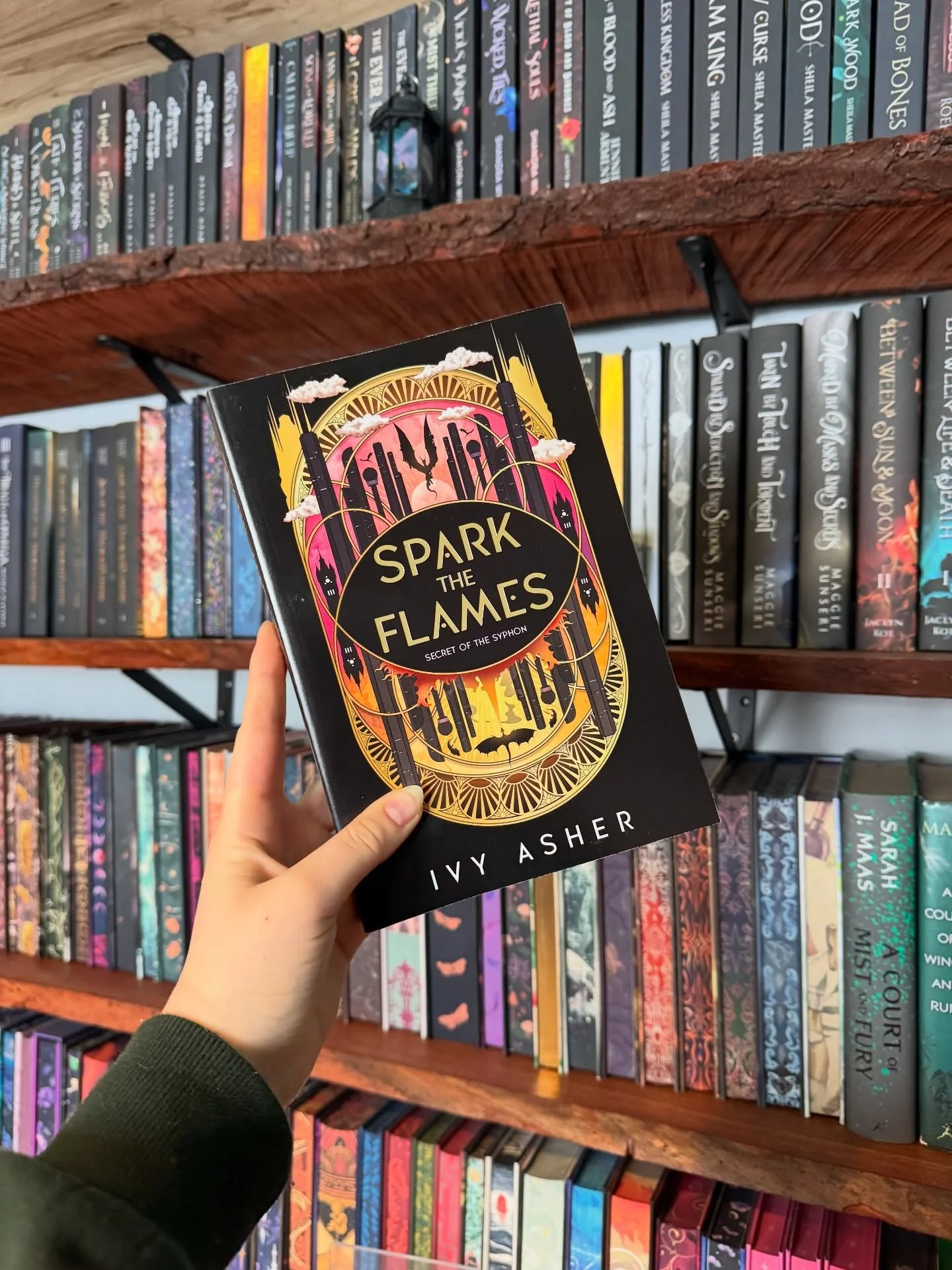 Here&rsquo;s a look at the new Spark the Flames @podiumentertainment paperbacks releasing tomorrow 🤗

Spark the Flames is my urban high fantasy romance with:
🔥 Sizzling enemies to lovers romance
🔥 Dragon shifters
🔥 Fast-paced action
🔥 An epic ga