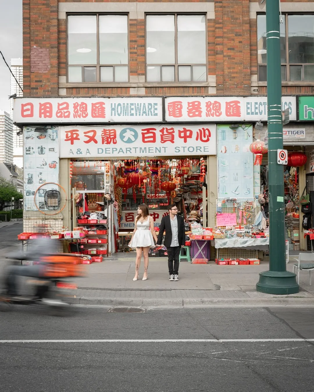 Sophie &amp; Joseph on there China Town Engagement🥡🥢🥠 

#torontoweddingphotographer #torontoweddingphotography #torontoweddings #gtaweddings #gtaweddingphotographer