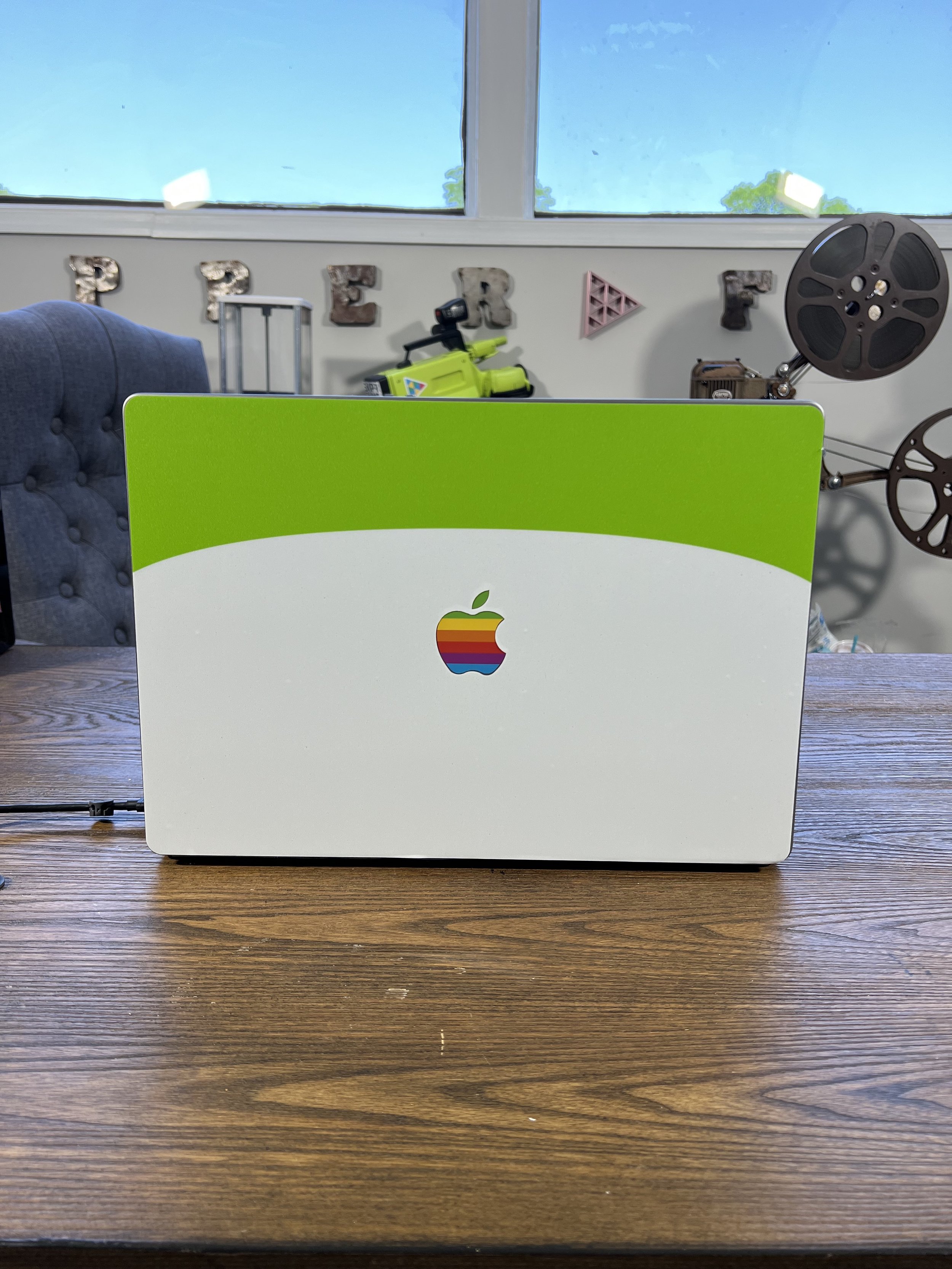 Apple retourne à l'école avec un iPad et de nouveaux services - IDBOOX