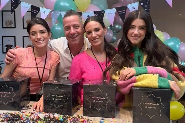 Promo - Charli D'Amelio x Lighttricks