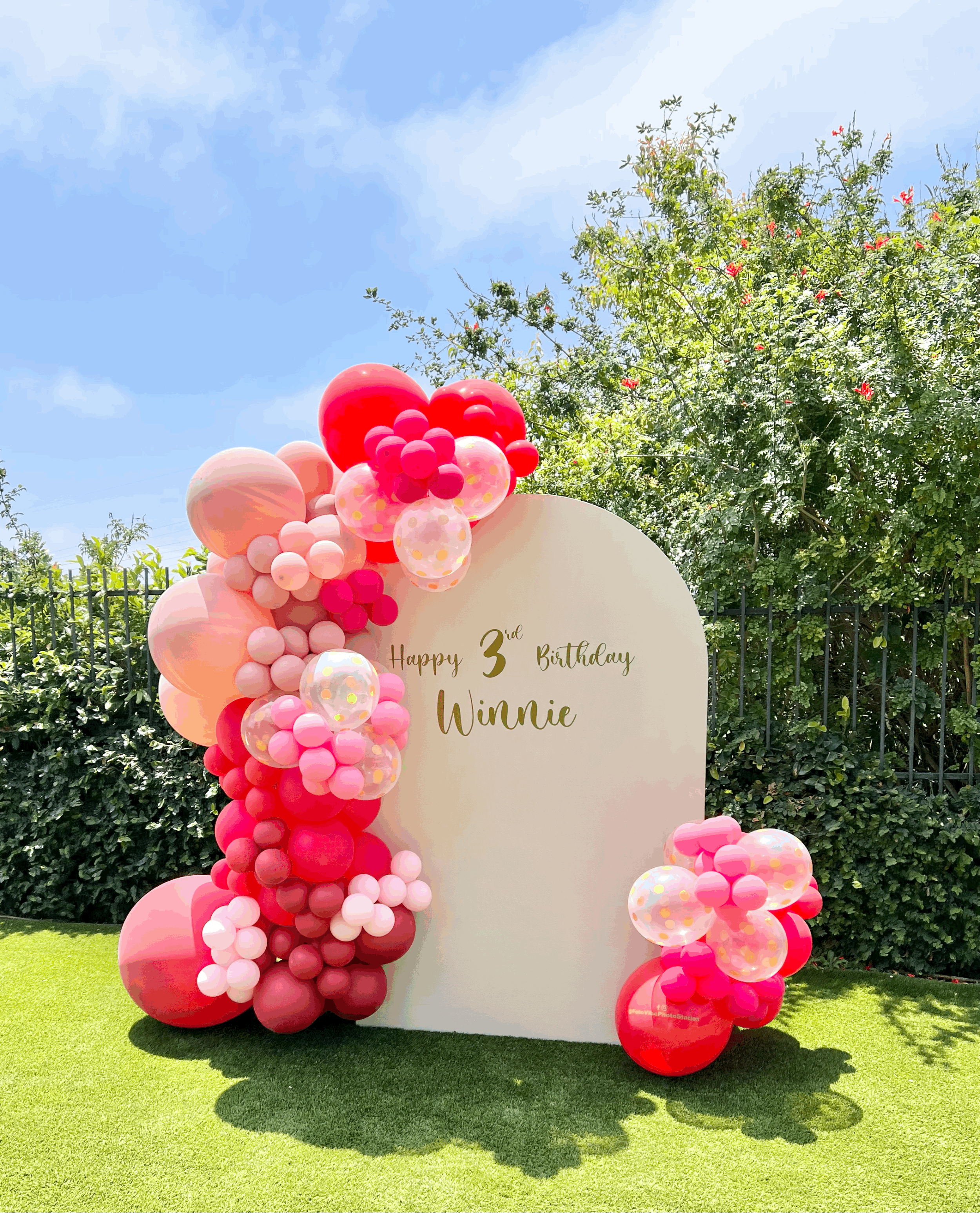 Balloon Backdrop for Minnie Mouse birthday party.