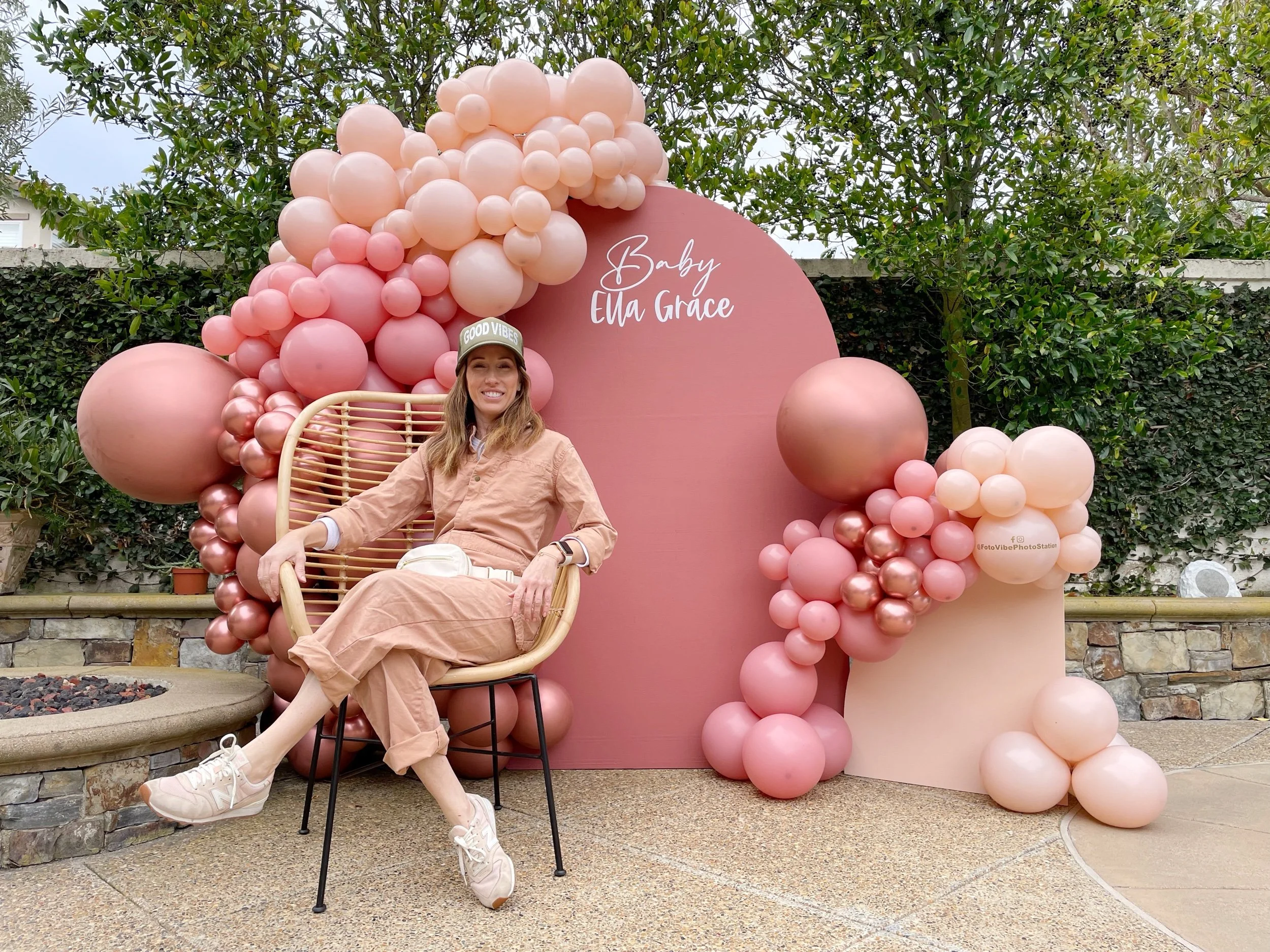 Cameo, Rosewood, Reflex Rose Gold Balloon Garland