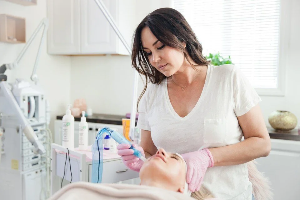 Advanced microneedling collagen therapy session at Evolve