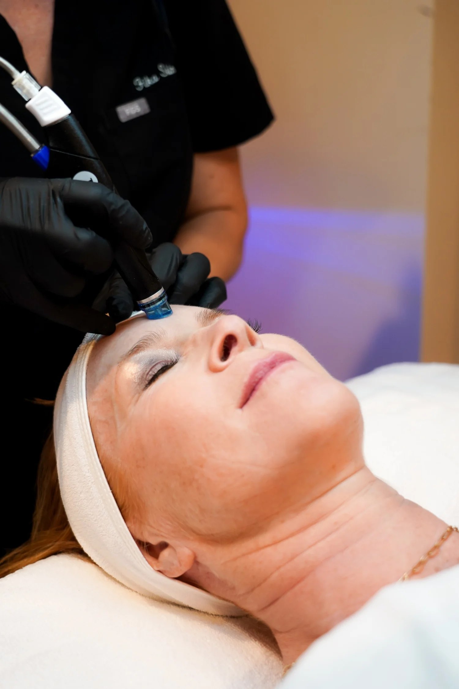 Hydrafacial automated vortex vacuum pore extraction session