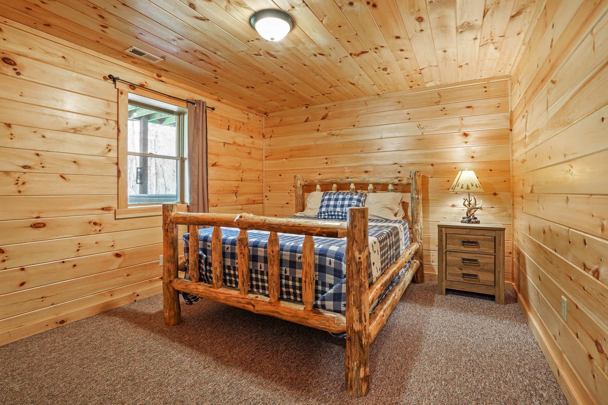 Bedroom in River Rock Lodge in Hocking Hills ohio