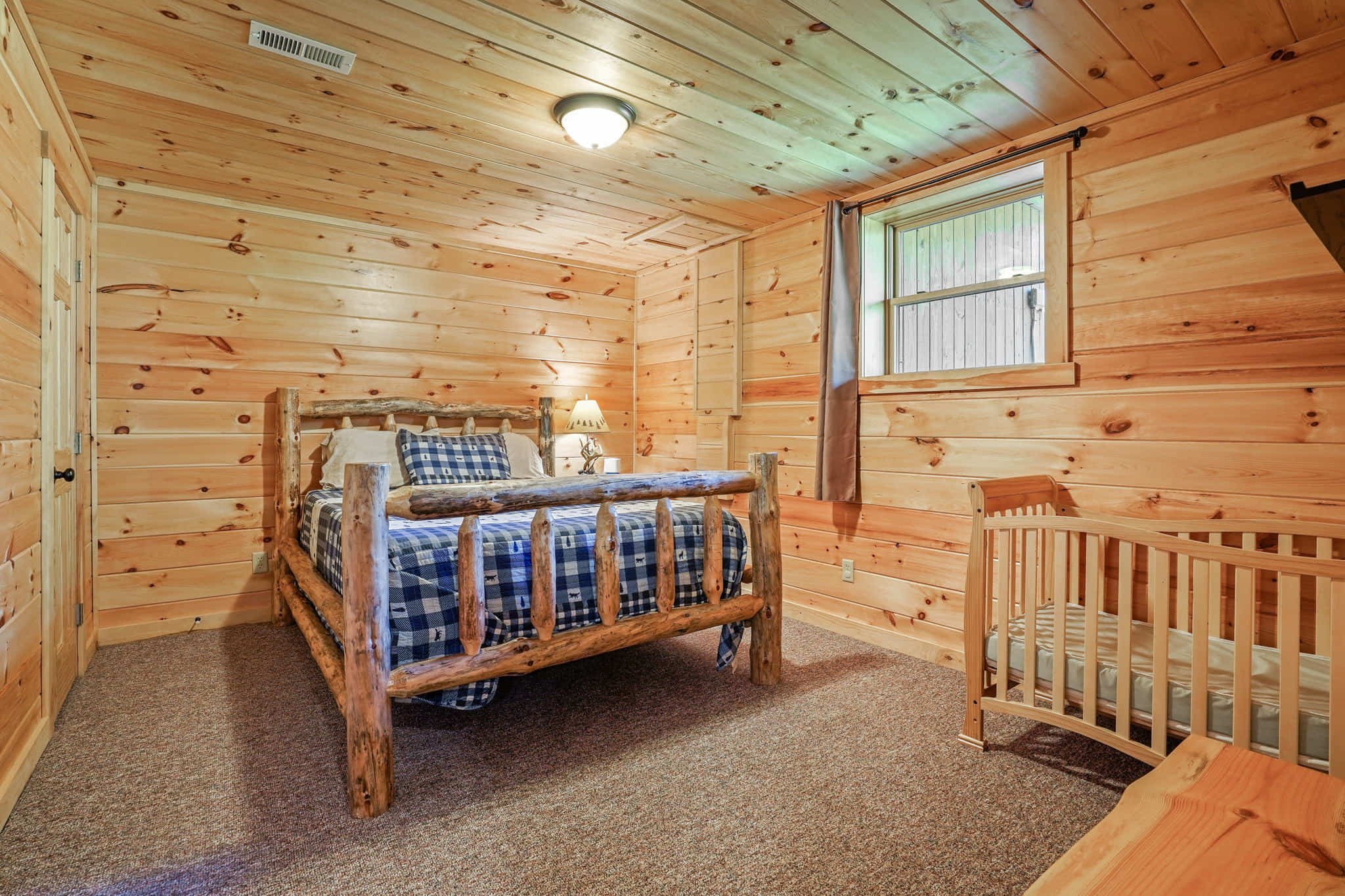 Crib in Bedroom in River Rock Lodge in Hocking Hills ohio