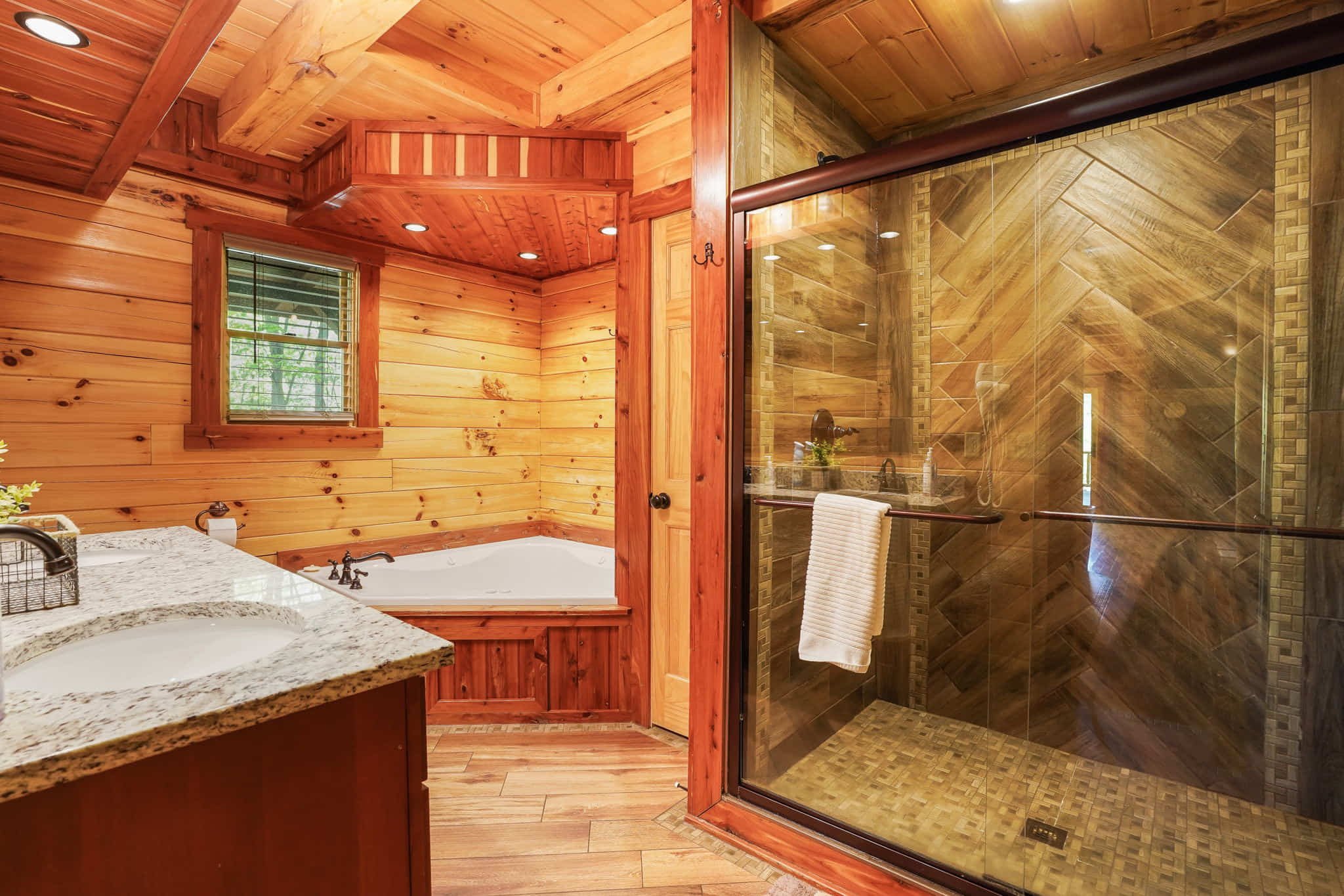 Redwood Lodge Bathroom Hocking Hills Ohio