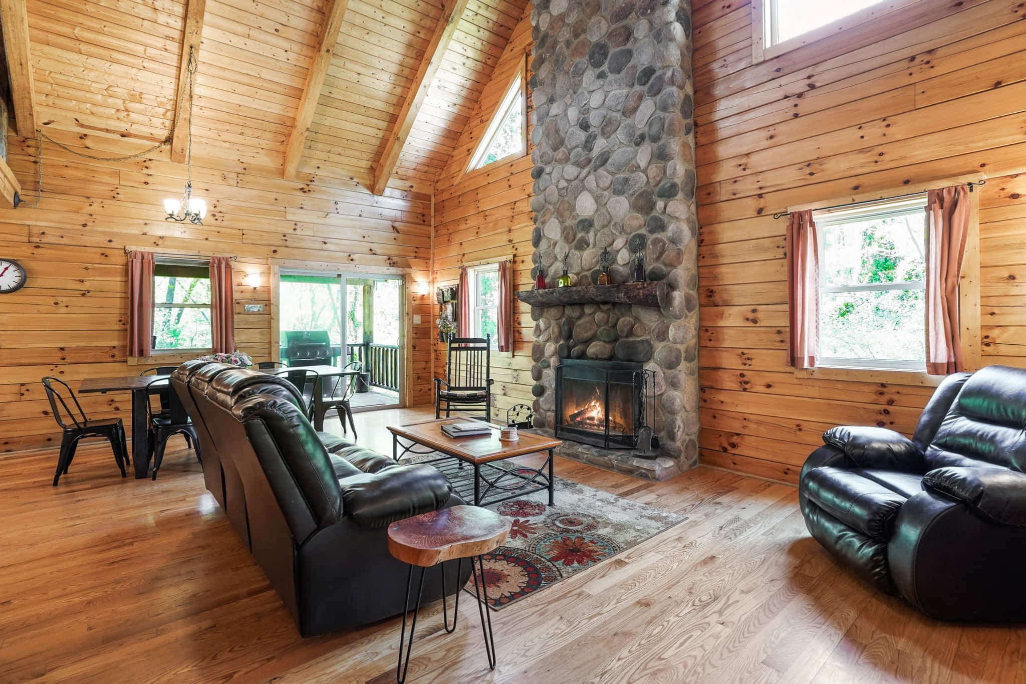 Great room in Lodge at Liberty Log Lodging