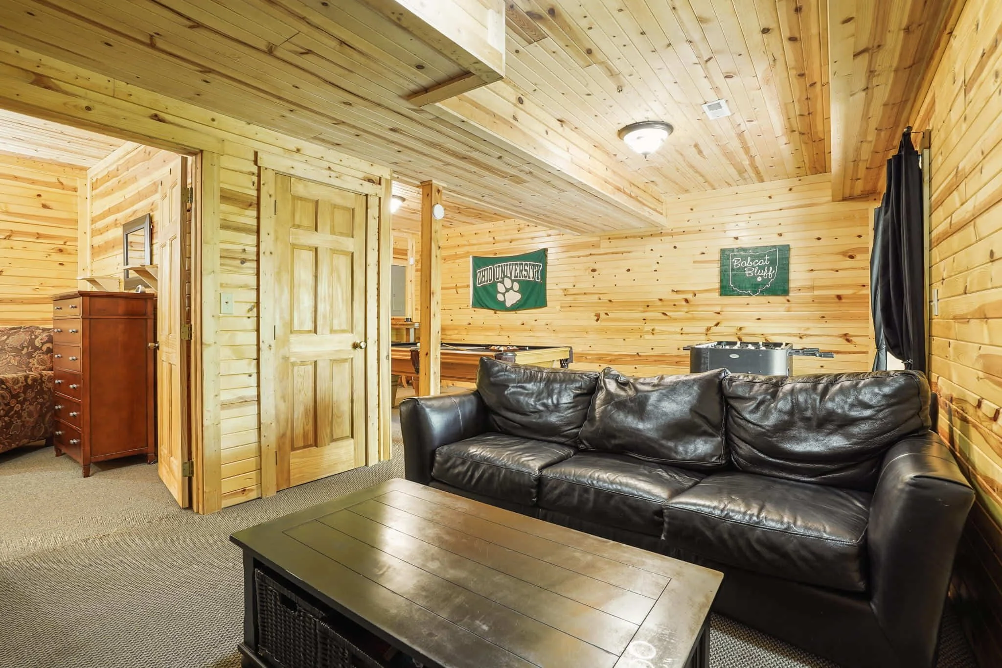 Bobcat Bluff Cabin (sleeps 8) — Liberty Log Lodging Hocking Hills