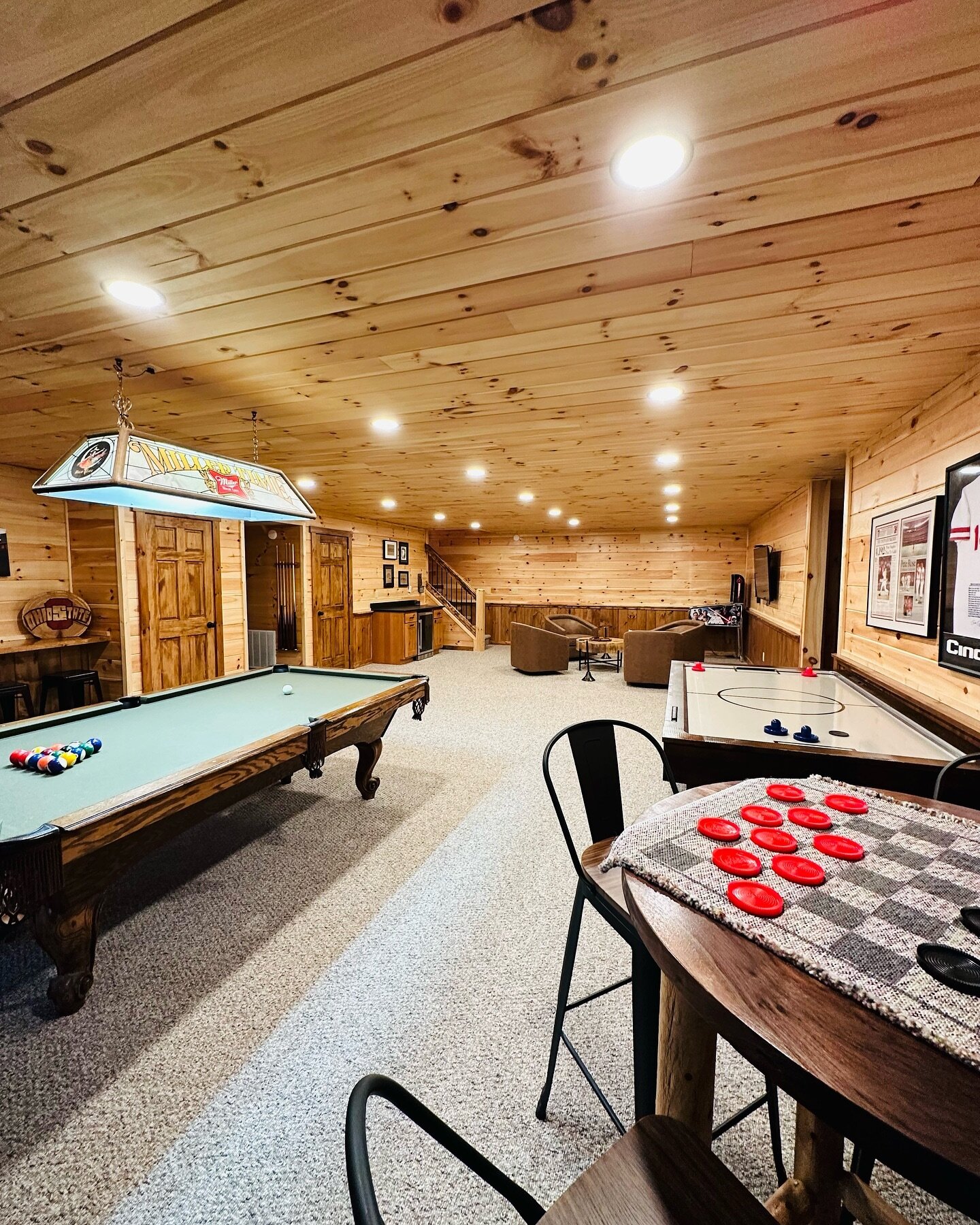 So much competition to be had in our basement game rooms! 

#cabin #recroom #loghome #ohiocabins #hockinghills #vacation #vacationrentalbyowner #vrbotogether #superhost #luxuryhomes #basement #gameroom