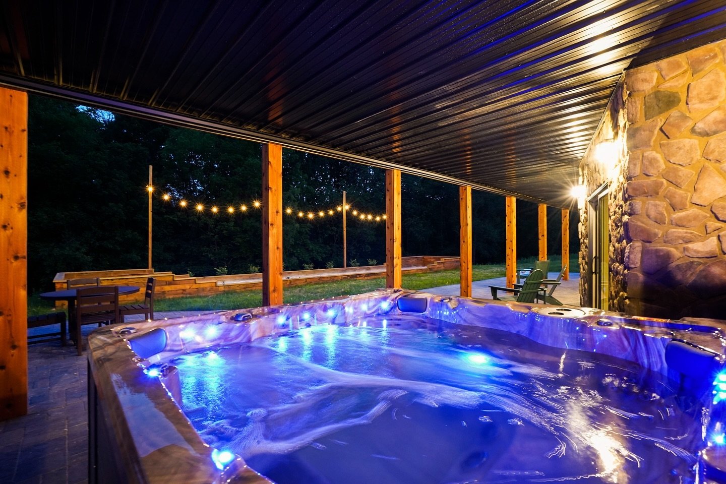 Soak up the relaxation during your stay 🌿💧🧘

#hockinghills #cabinlife #cabingetaway #ohiocabins #vacationrentalsbyowner #hockinghillsstatepark #ohio #cabincrew #outdoorliving