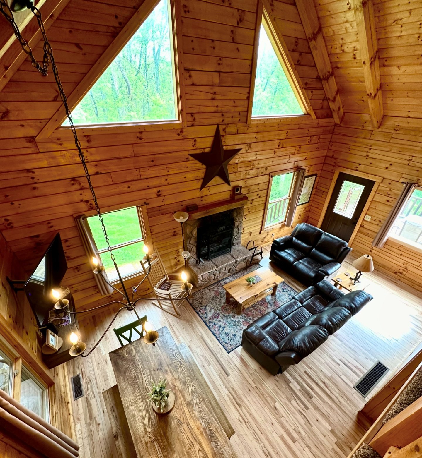 Experience all Hocking Hills has to offer during your stay at our centrally located cabins 🍃 🔥 🪵 🥾