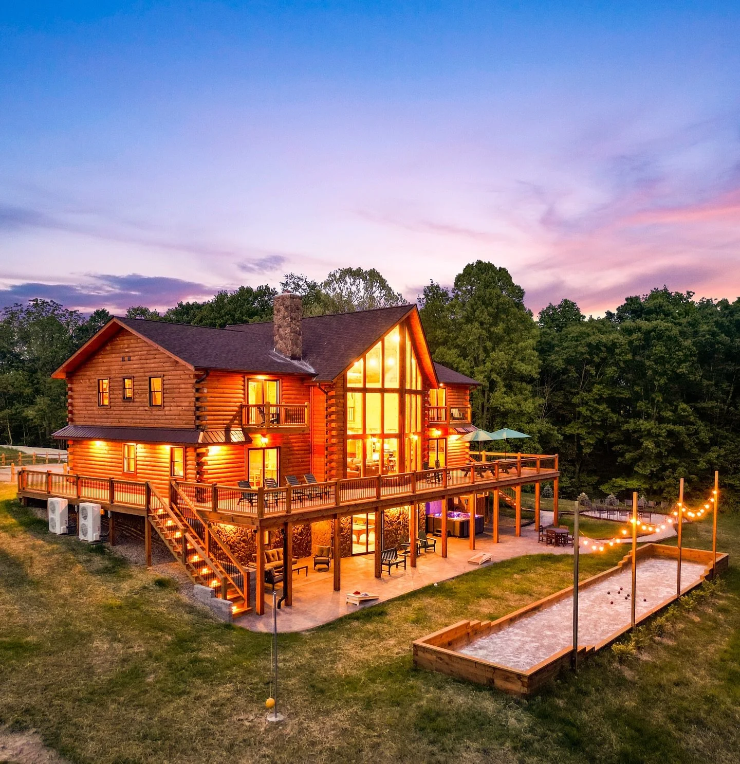 Golden Acres Lodge is a great place to host your next corporate planning meeting or work retreat! 

&ldquo;We had an absolutely amazing stay at this beautiful cabin lodge! The home is spacious, well-equipped, and comfortably accommodated all 15 of us