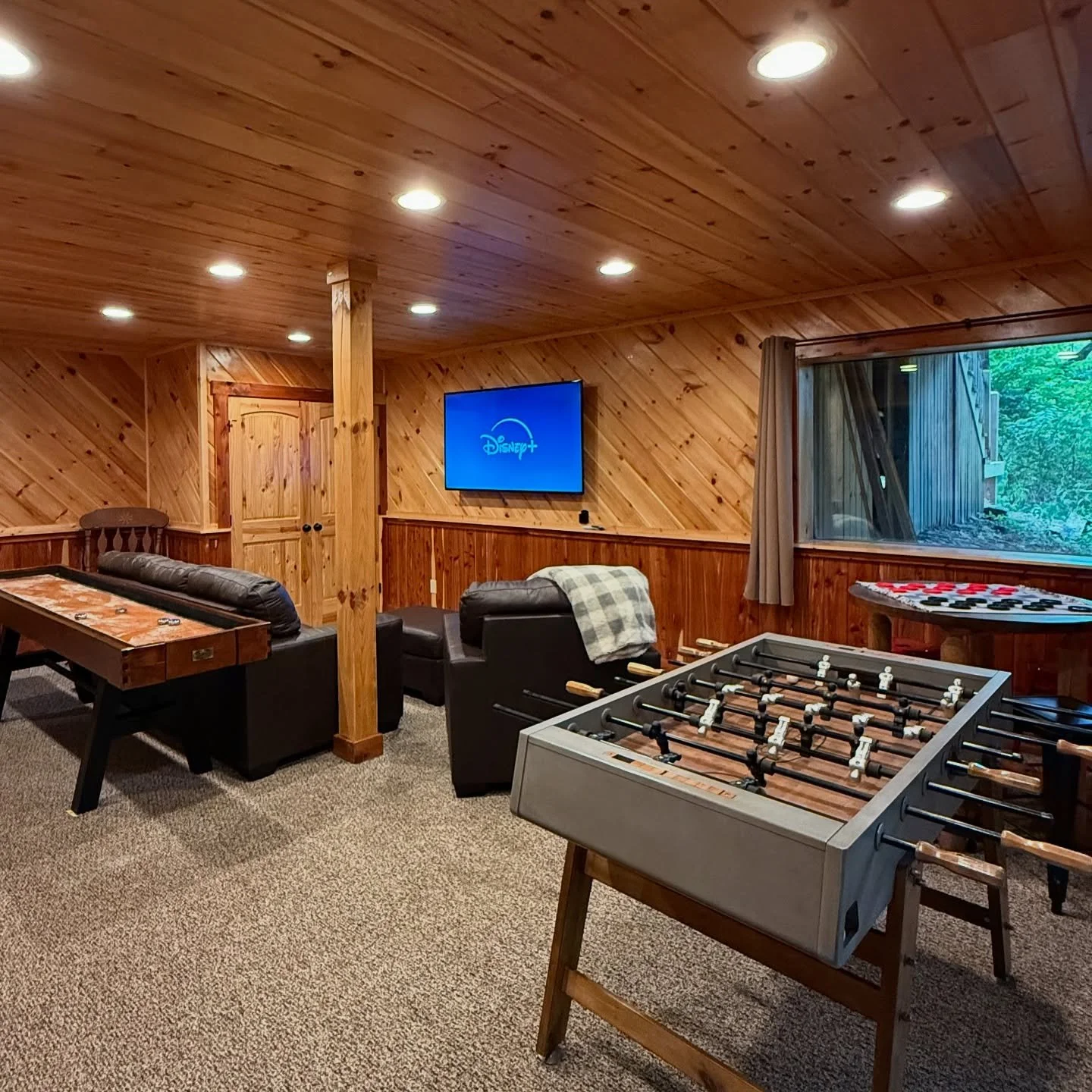 Ready for family game ⚽️ or movie 🍿 night! All our properties have basement rec rooms- this one at Redwood features shuffleboard, foosball, and a big screen 📺!