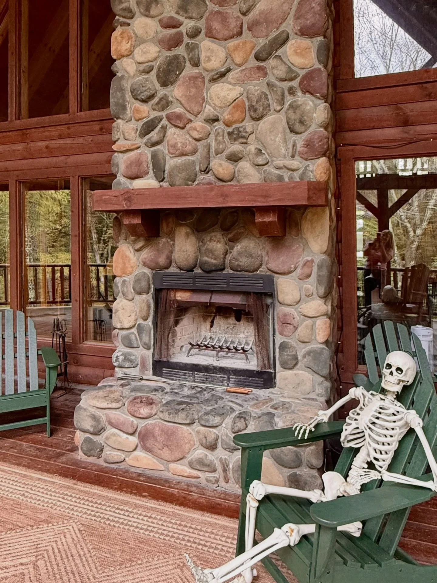 When the cabin is so peaceful, you lose track of time&hellip; like, all of it. ⏳💀😆

Book your relaxing getaway to Hocking Hills directly on our website and use code &ldquo;Liberty10&rdquo; to save 10% on remaining 2025 dates🤩