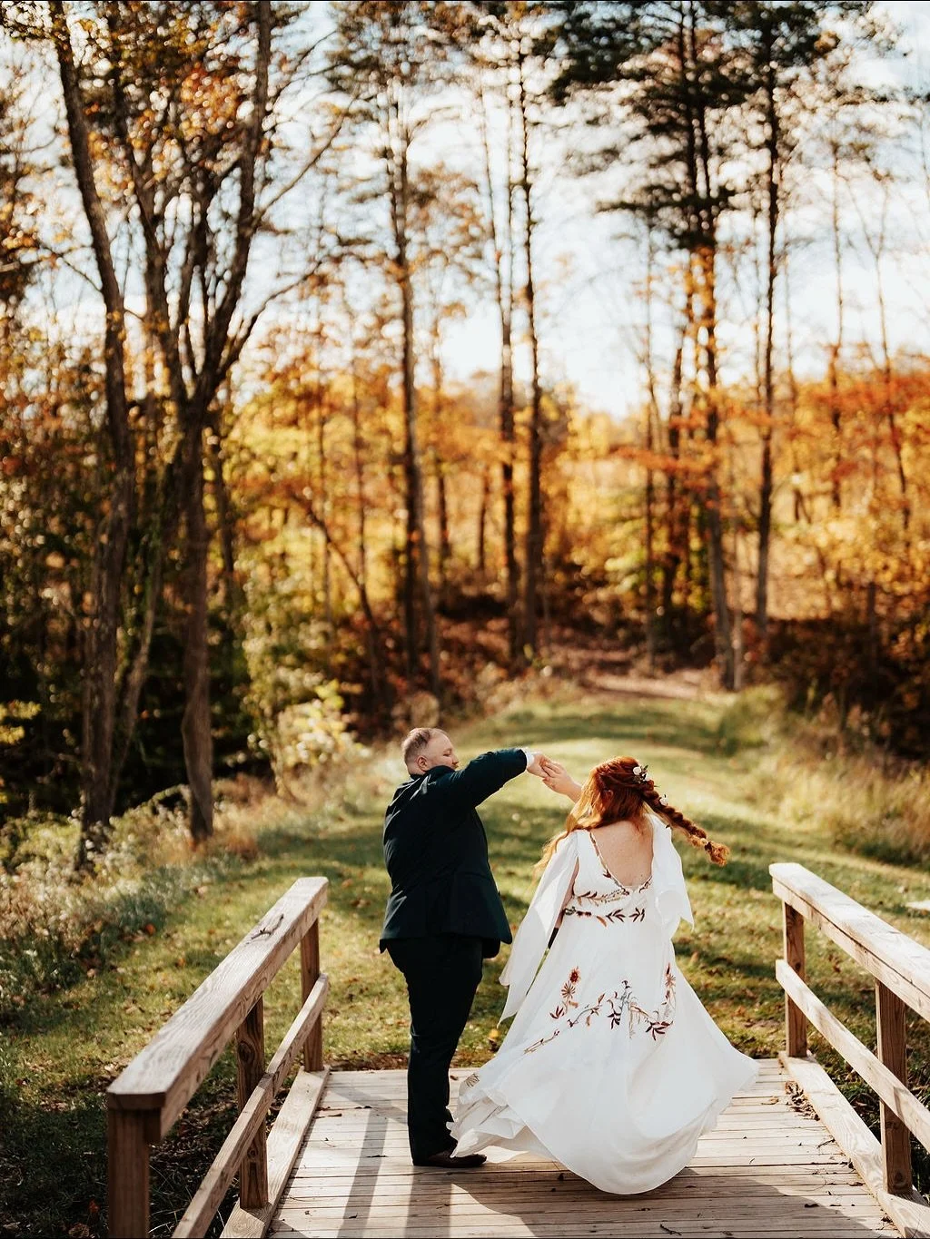 Congratulations to Summer &amp; Dan who were married last month at Ash Cave and celebrated back at Golden Acres Lodge! 🌼❤️🍂 Wishes for a lifetime of love and happiness!