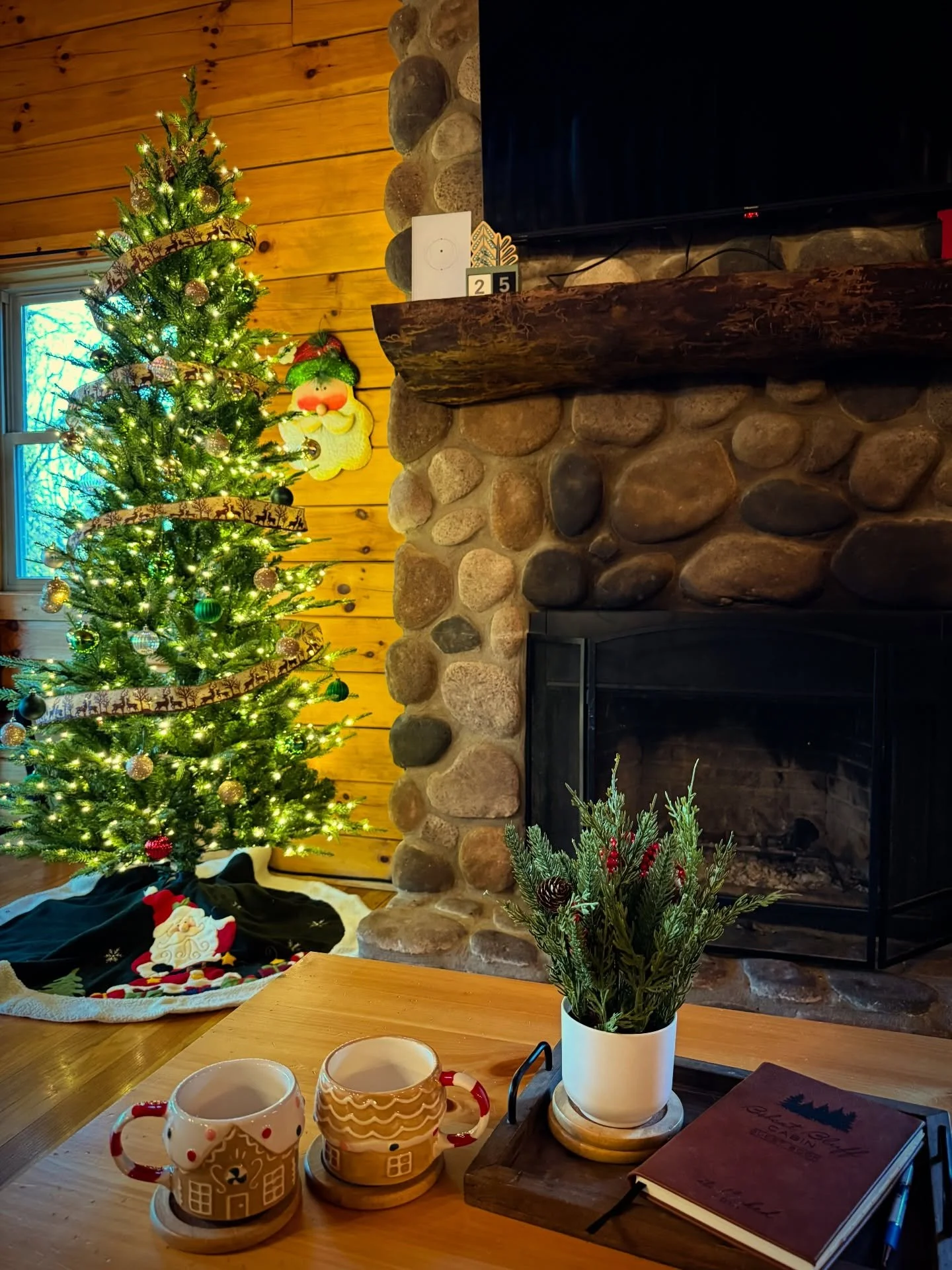 Happy Christmas Eve! While you&rsquo;re gathering with loved ones this week, why not book a cabin getaway for 2026? Our properties are great for ALL ages and for making priceless memories together ❤️