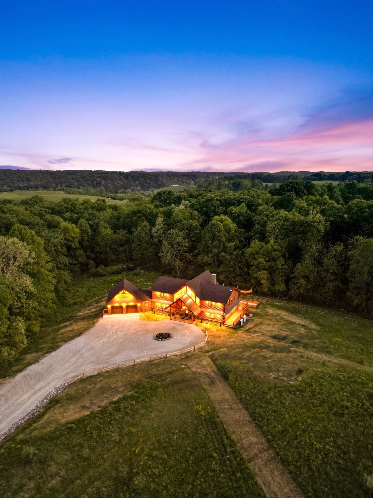 🌅 Golden hour at Golden Acres ✨ A private retreat for 26 guests on 40 acres near Hocking Hills State Park.
