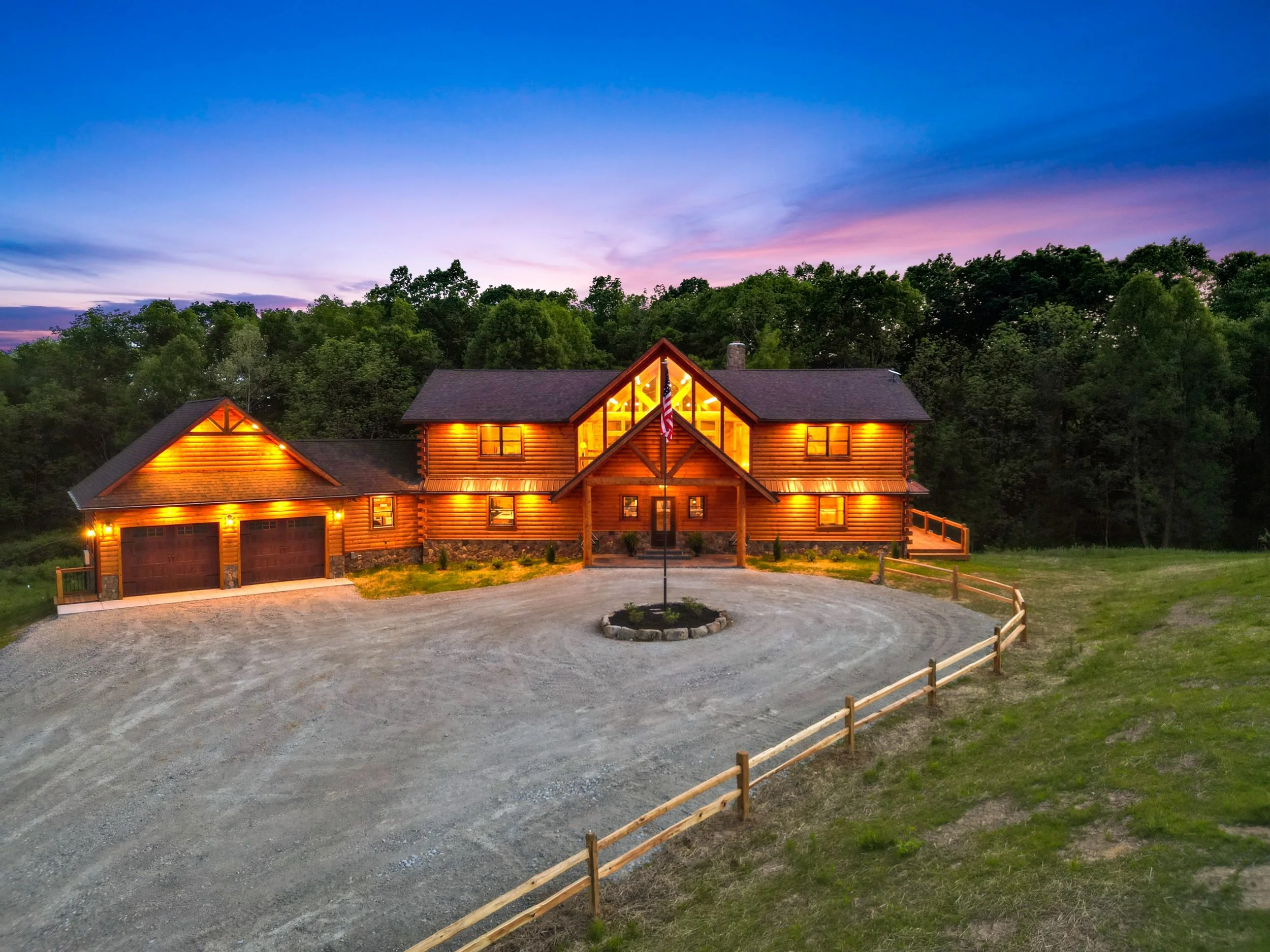 Your post-hike headquarters. You won&rsquo;t find anything else like Golden Acres Lodge 🌟💛