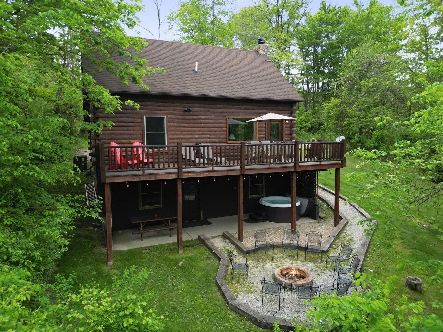 Looking for a Hocking Hills cabin that checks all the boxes? 

Liberty Ridge Cabin is a guest favorite for couples, families, and friends looking for a cozy, private getaway close to the most popular Hocking Hills hiking spots.

✨ Hot tub🔥 Fireplace
