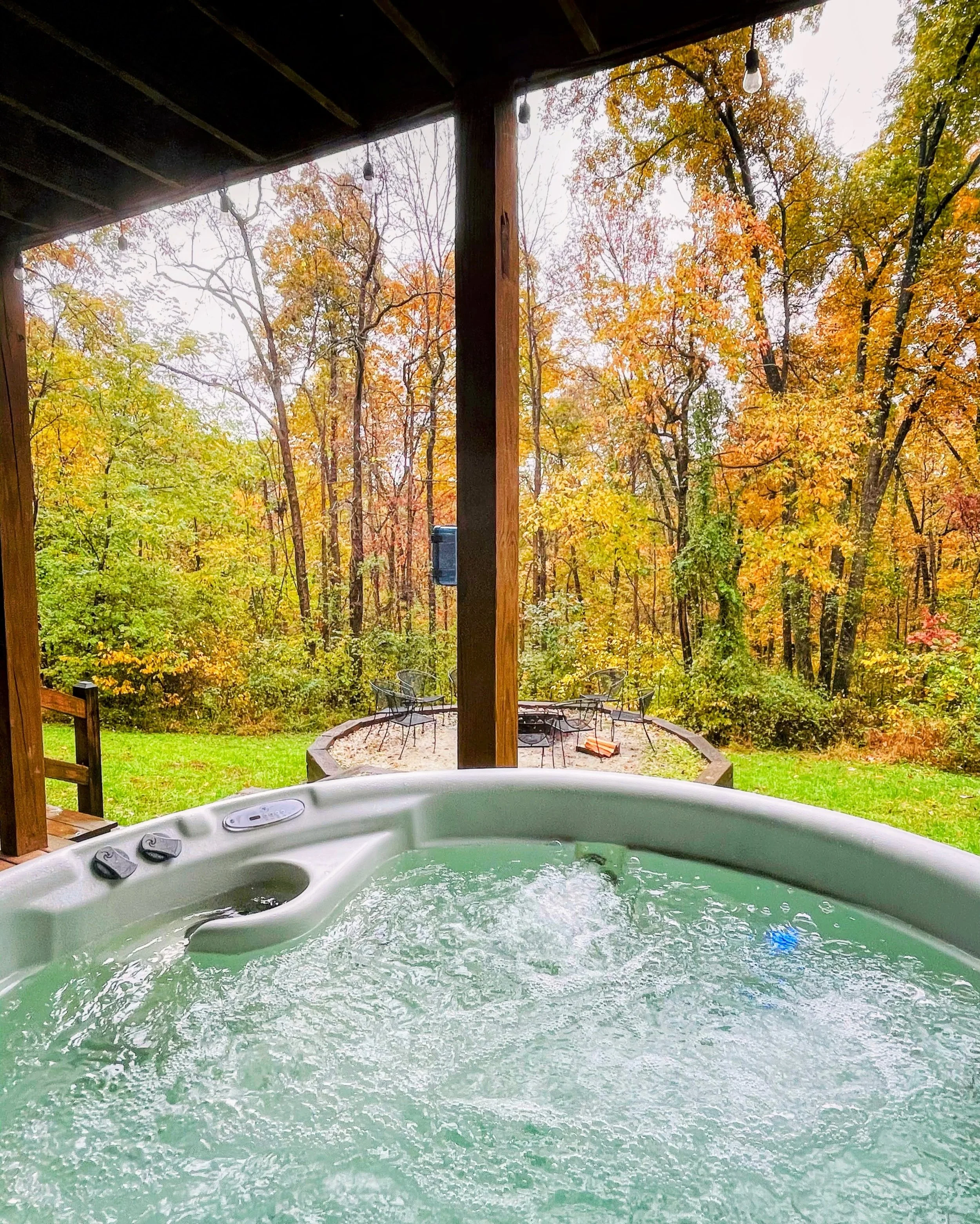 One of the best times of the year here in the Hocking Hills 🧡💛❤️ October is a busy month for our cabins- if you want to visit during peak colors next year, now is the time to get those dates locked in 🗓️