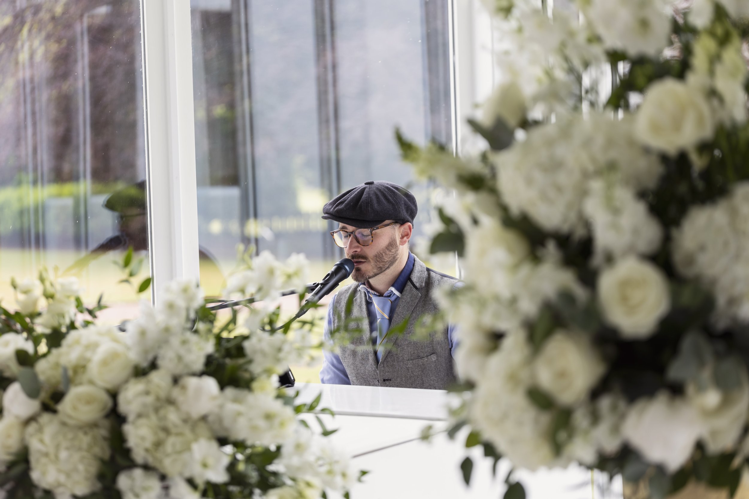 Luxury wedding supplier performing at a wedding