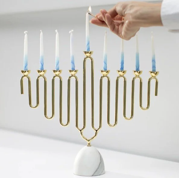 Anna Coluna Menorah 22.jpg
