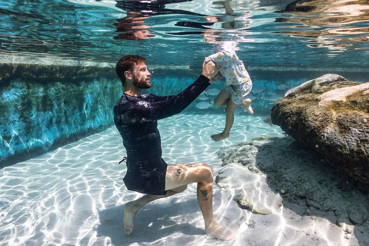 ☀️ Underwater Magic with Your Mini Bestie 🐠
There&rsquo;s something so pure about watching a child explore the water- weightless, fearless, and free. These two brought sunshine and smiles to the lagoon, and I had the absolute joy of capturing them i