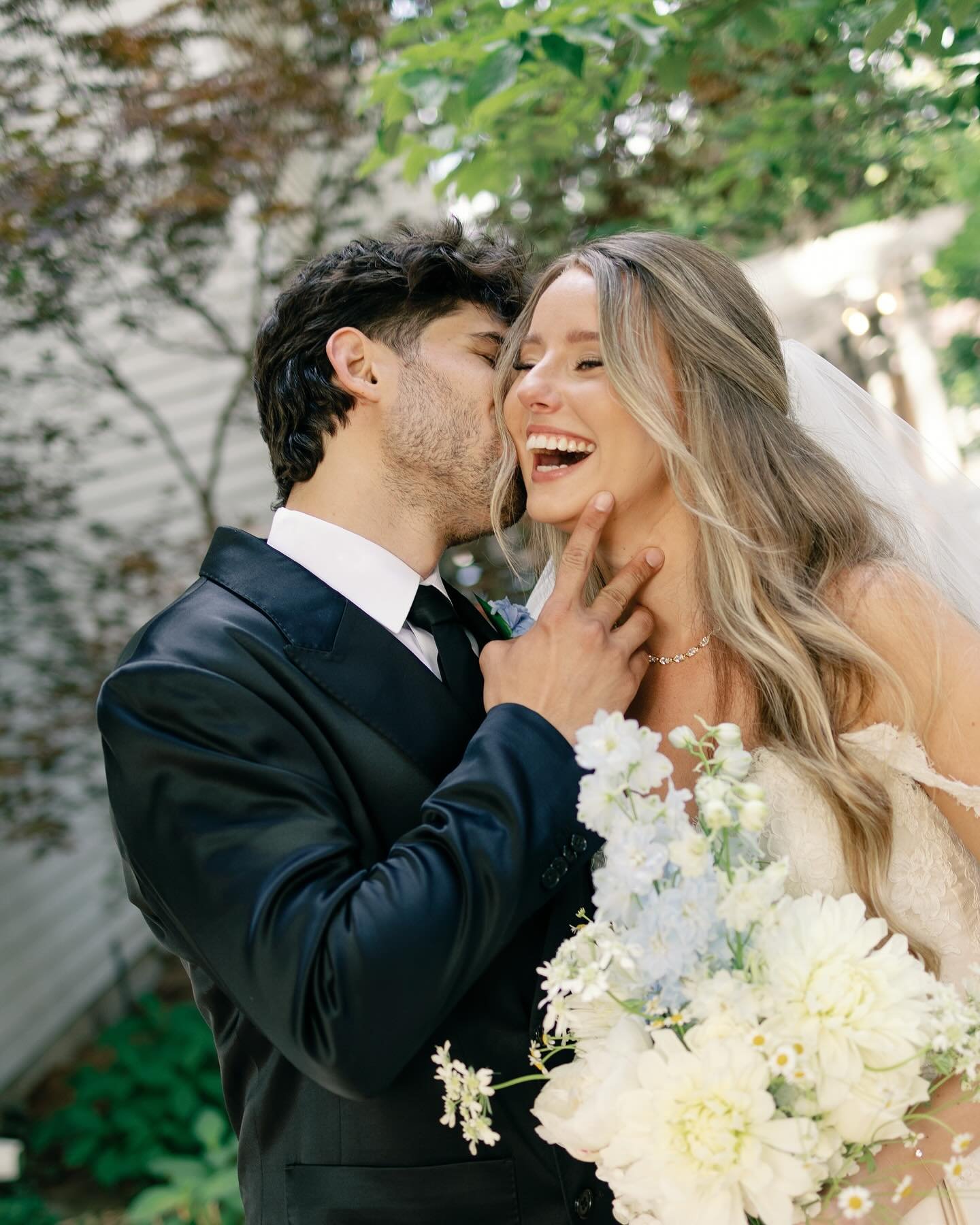 Spent a Thursday evening in June with Shawn &amp; Jessie celebrating the lovely couple with their closest friends and family. 

FLORAL @tonisflowersgifts 
HAIR @lyndsayhightowerstyling 
VENUE @willowcreekmansion

#oklahomaweddingphotographer #oklahom
