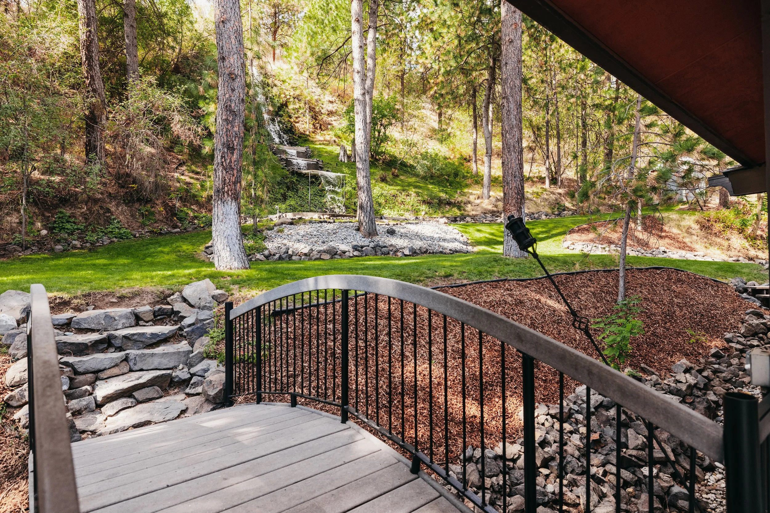 Romona's Inn Back Garden.jpg