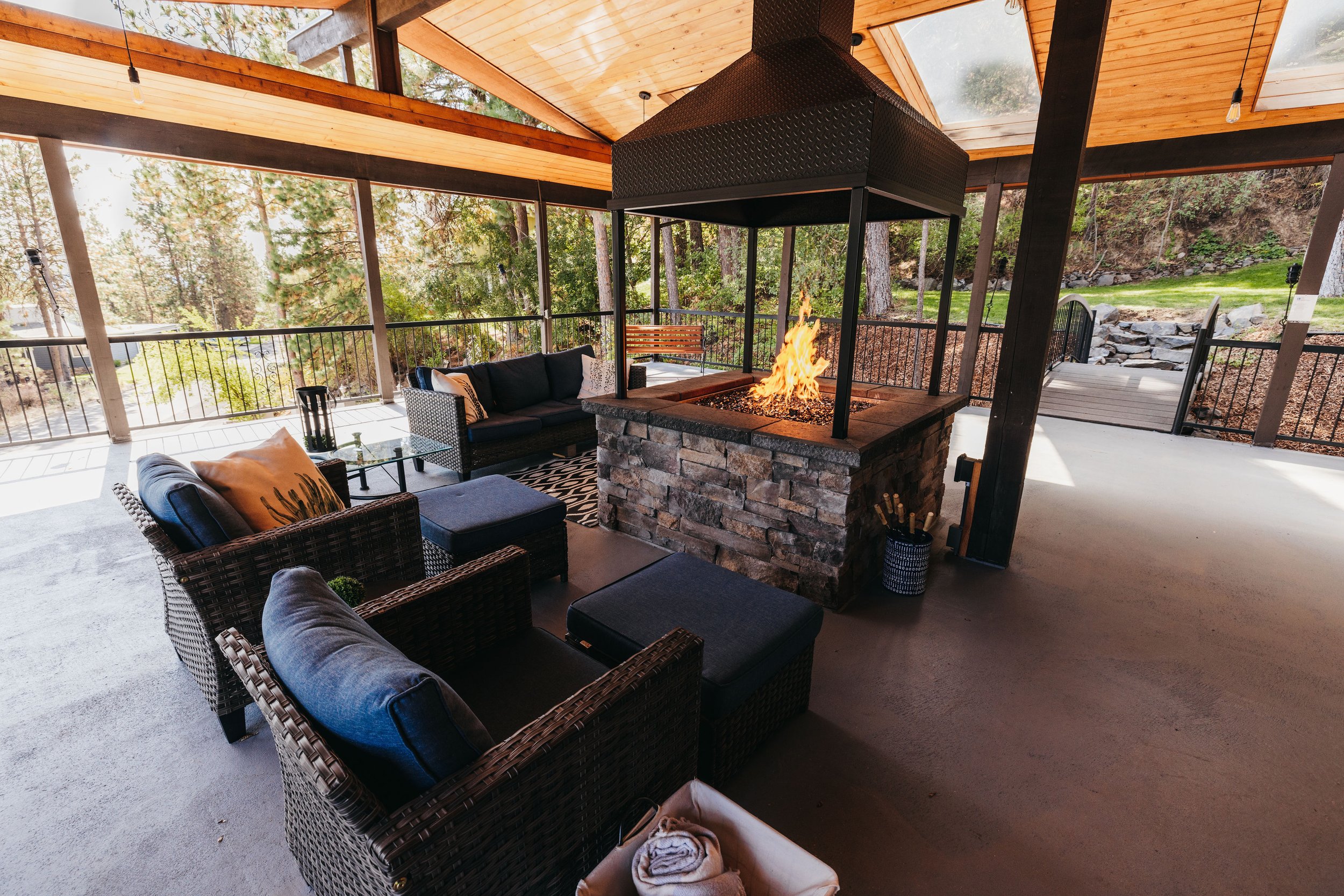 Romona's Inn Patio Fire Pit.jpg