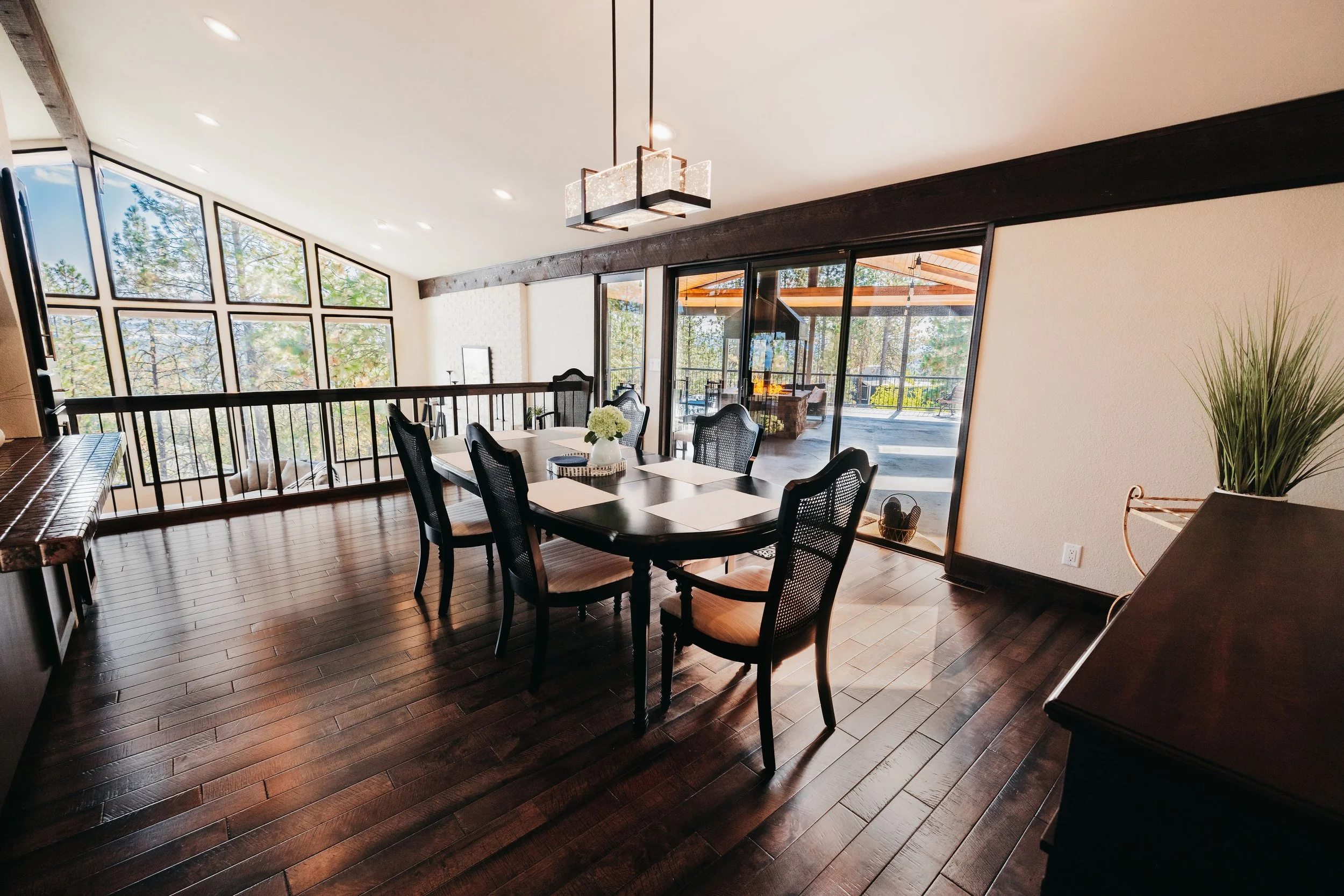 Romona's Inn Dining Room.jpg