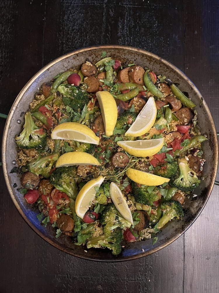 vegetable paella in round pan