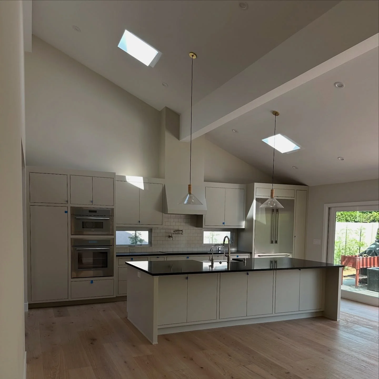 Very high and beautiful vault but we found the perfect pendants to go ✨