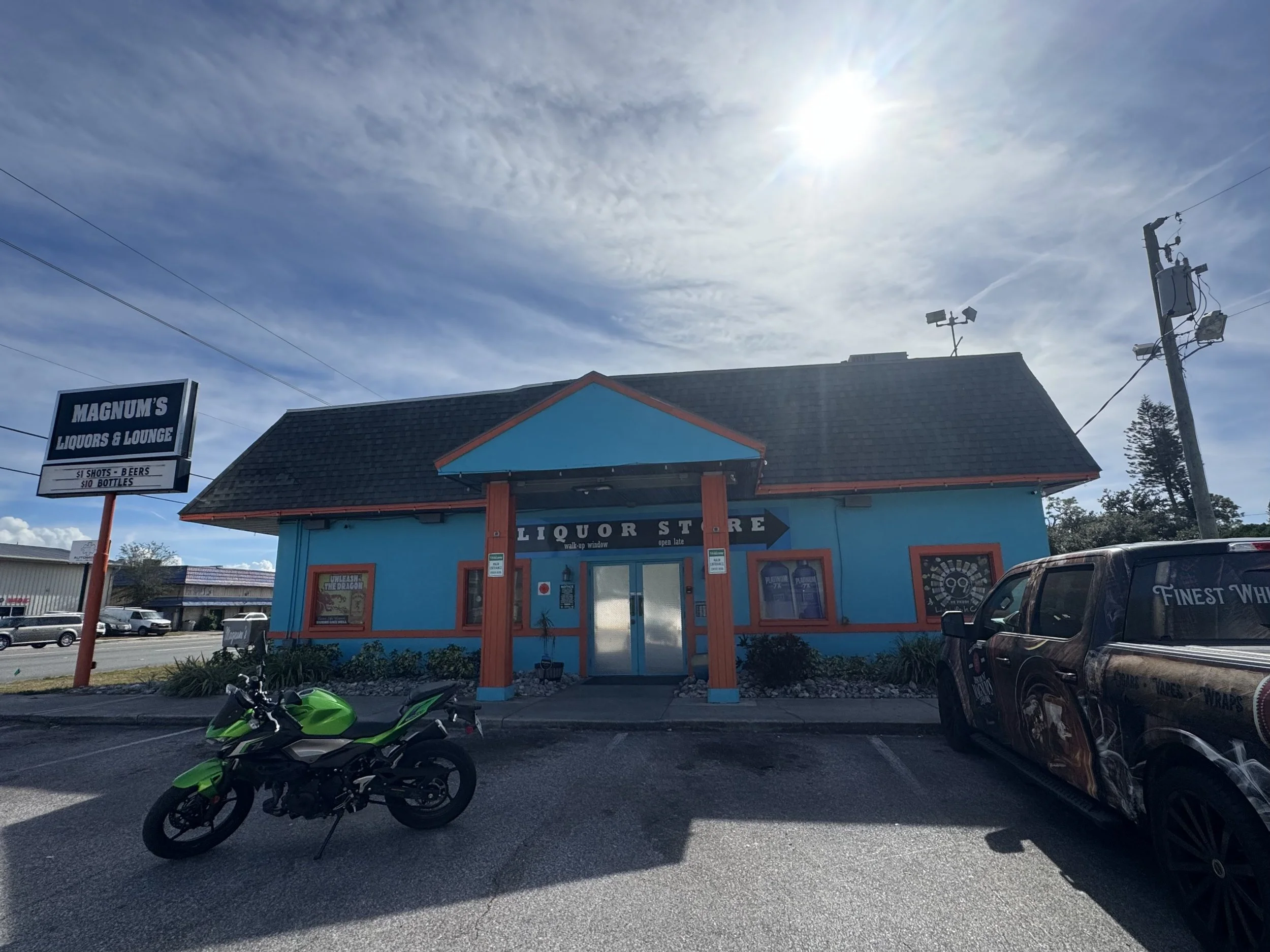 Magnum’s Liquors storefront in Bradenton, Florida
