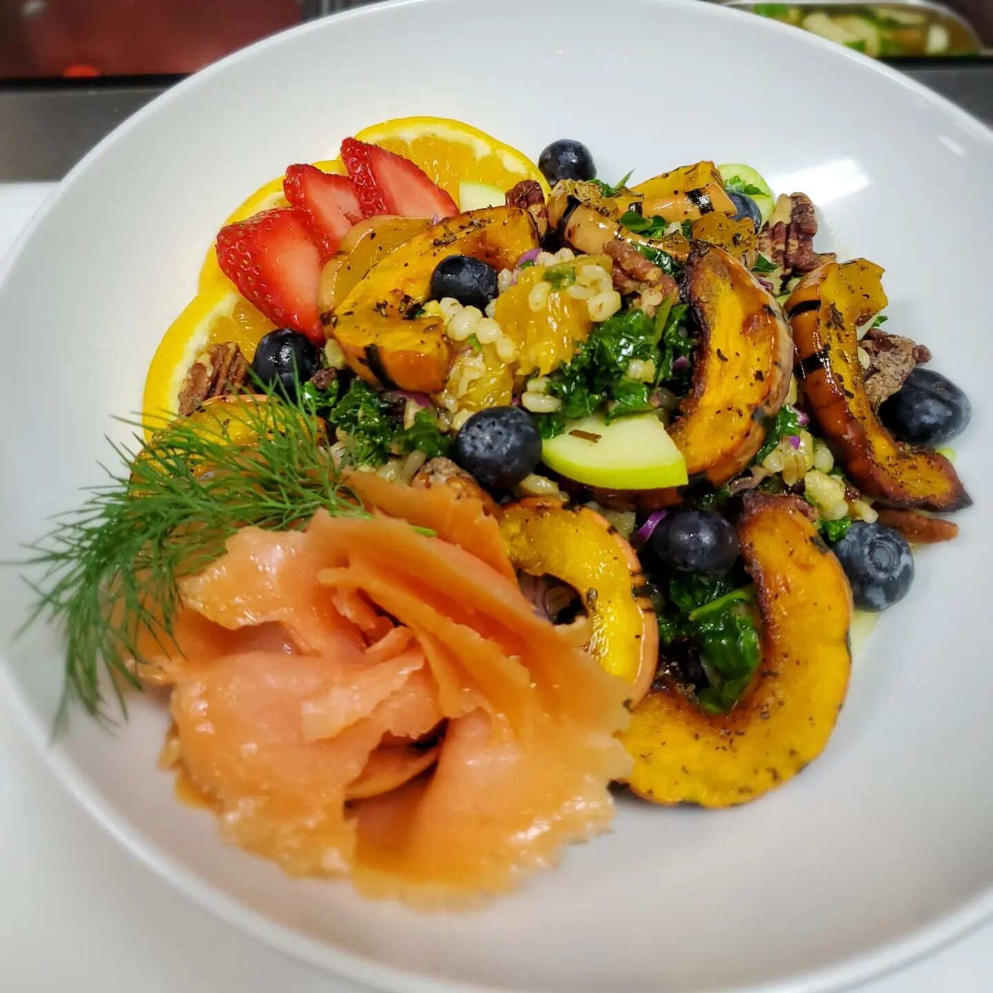 Winter Salad. 💗🍋
Food for your soul.

#thelemontreeofbend #bendoregon #twochefstravels #winter #Wintery  #delicious  #food  #salad #smoke #salmon #yummy
#centraloregon #bendlife #madewithlove 
#barley #kale #fresh #downtownbend