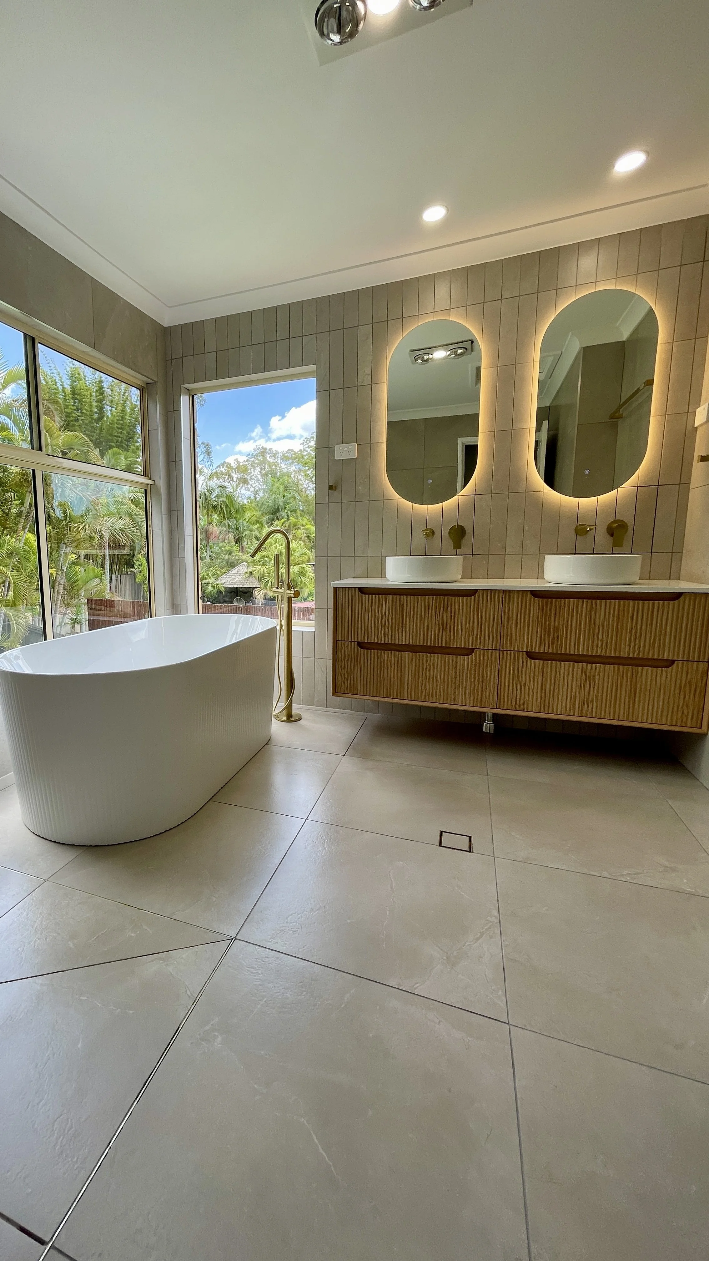 Shailer Park, Logan area, Southside of Brisbane bathroom renovation. Beautiful modern bathroom, white basin, timber ribbed vanity, white ribbed bath tub. 