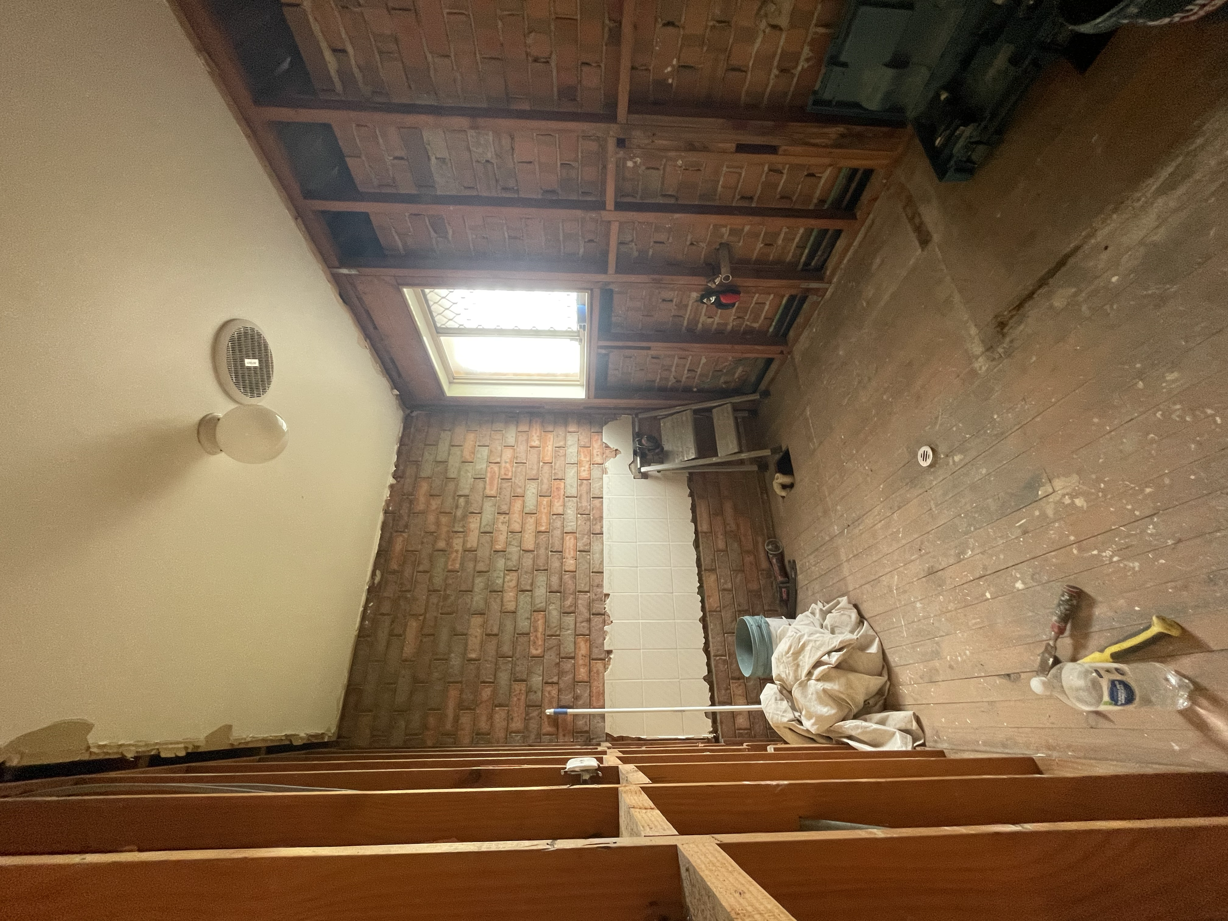 Rochedale South, Brisbane Southside bathroom and kitchen renovations. Investment property townhouse renovated bathroom by De Novo Homes Kitchen and Bathroom renovatiors, timber wooden look, white tub and basin, sleek design and budget renovation. 