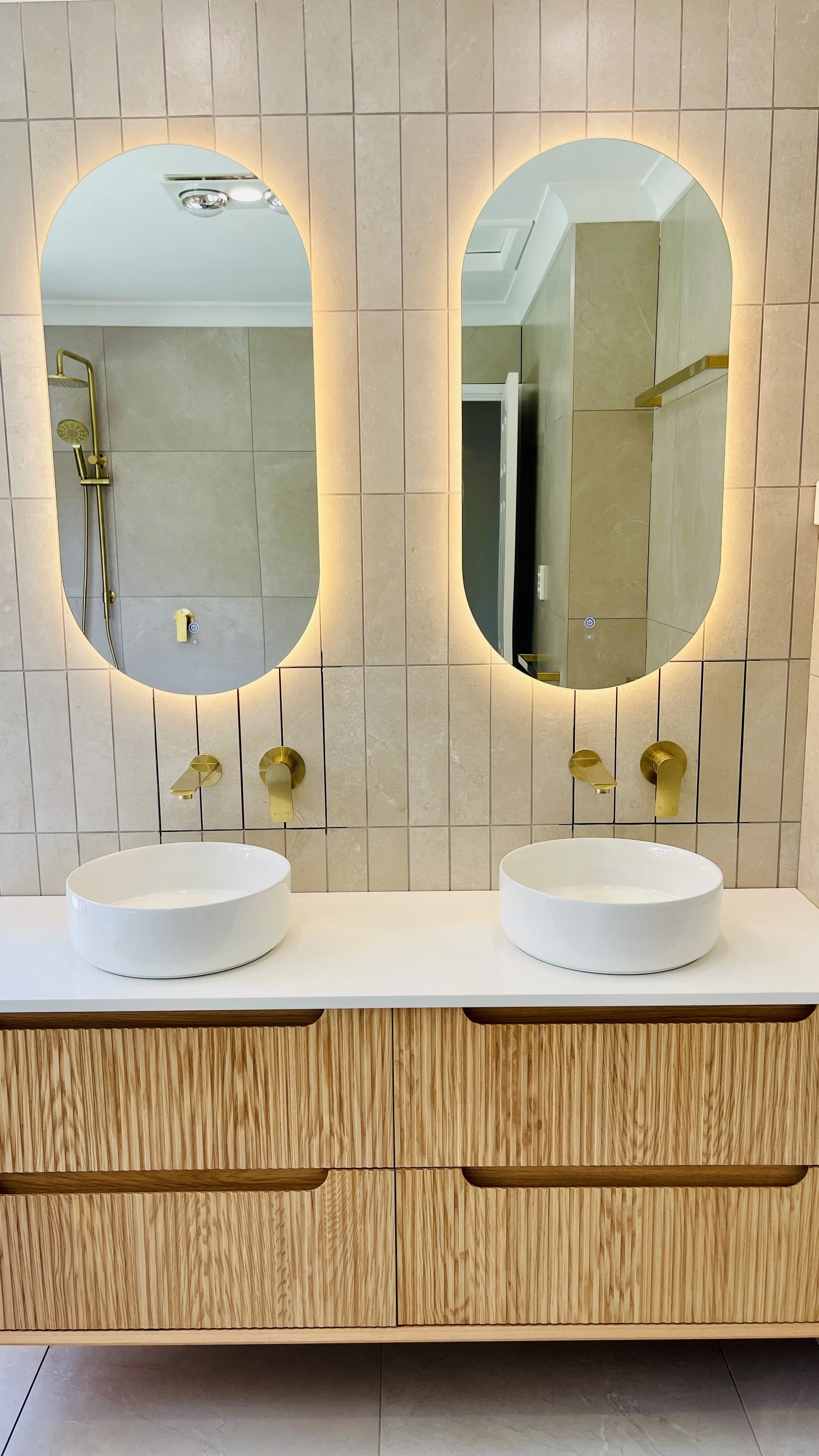 Shailer Park, Logan area, Southside of Brisbane bathroom renovation. Beautiful modern bathroom, white basin, timber ribbed vanity, white ribbed bath tub. 