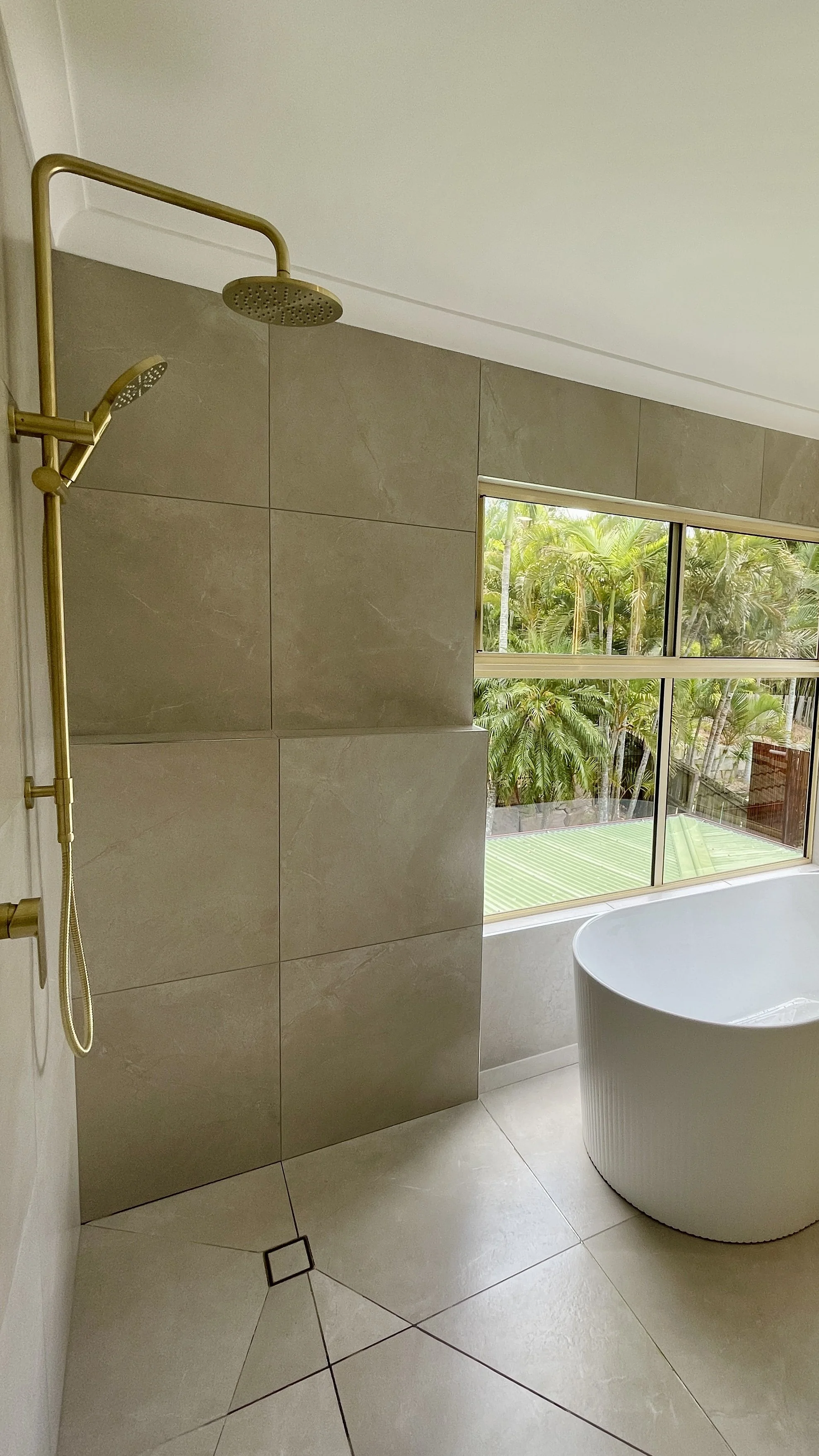 Shailer Park, Logan area, Southside of Brisbane bathroom renovation. Beautiful modern bathroom, white basin, timber ribbed vanity, white ribbed bath tub. 