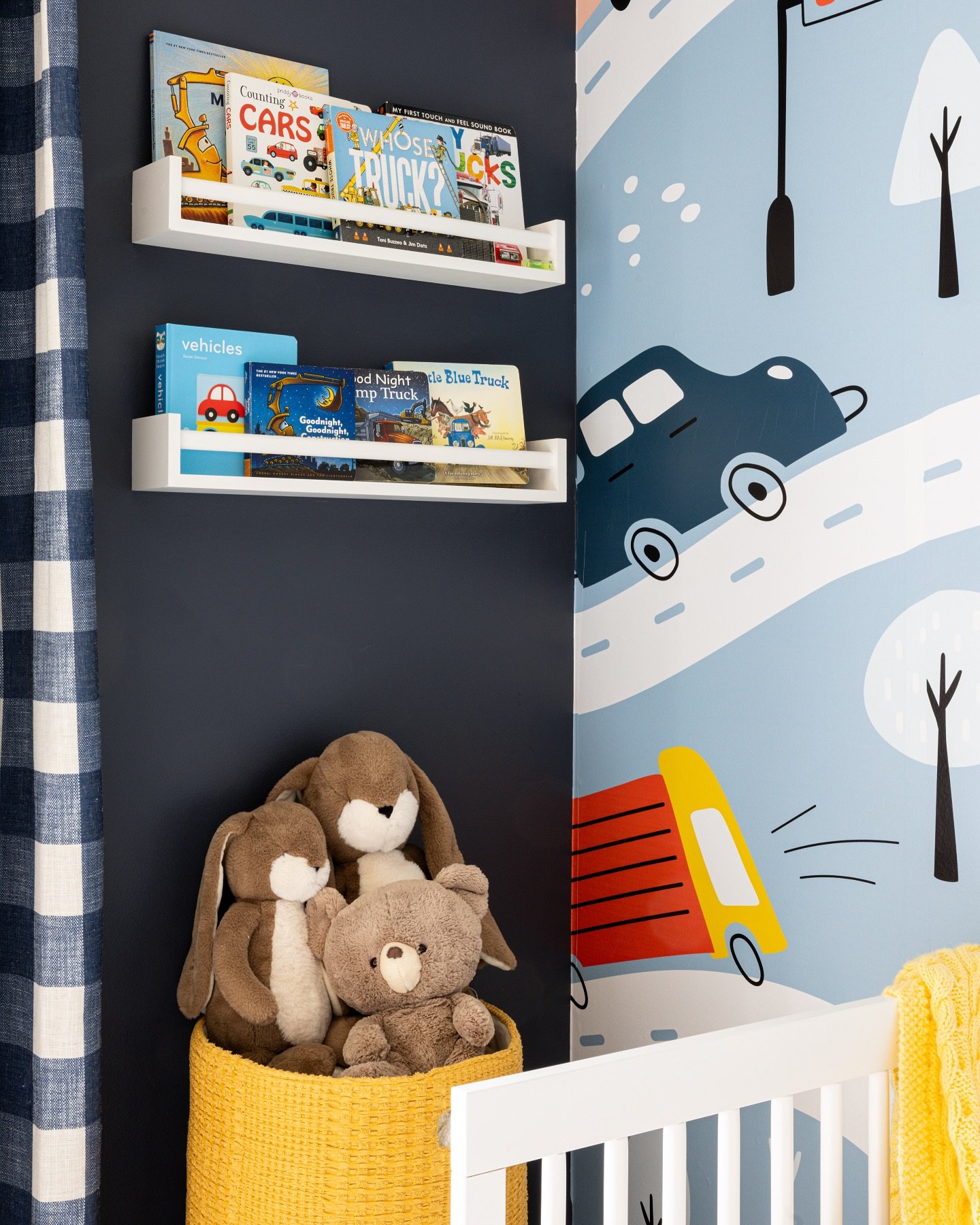 Cute little corner 📚

Photo: @jilltiongco_interiors